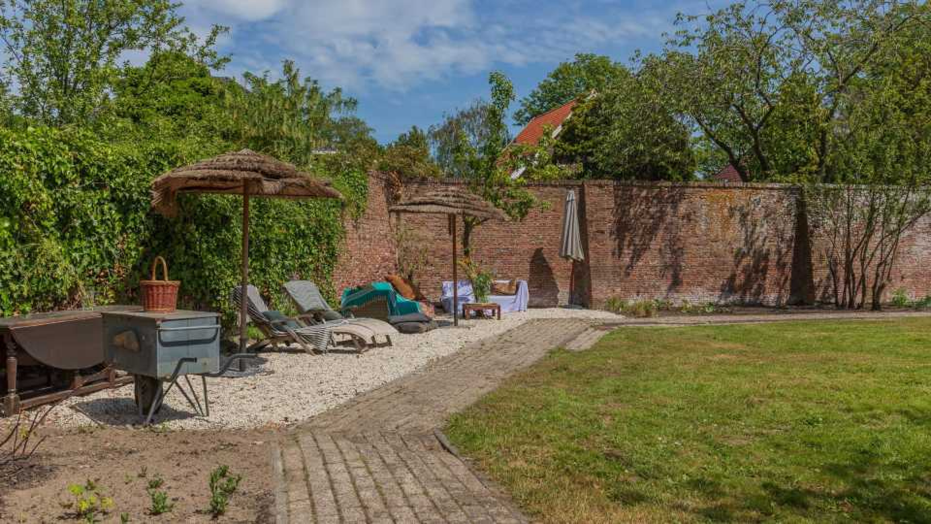 Floortje Dessing koopt Hans en Grietje huis met sprookjestuin. 19