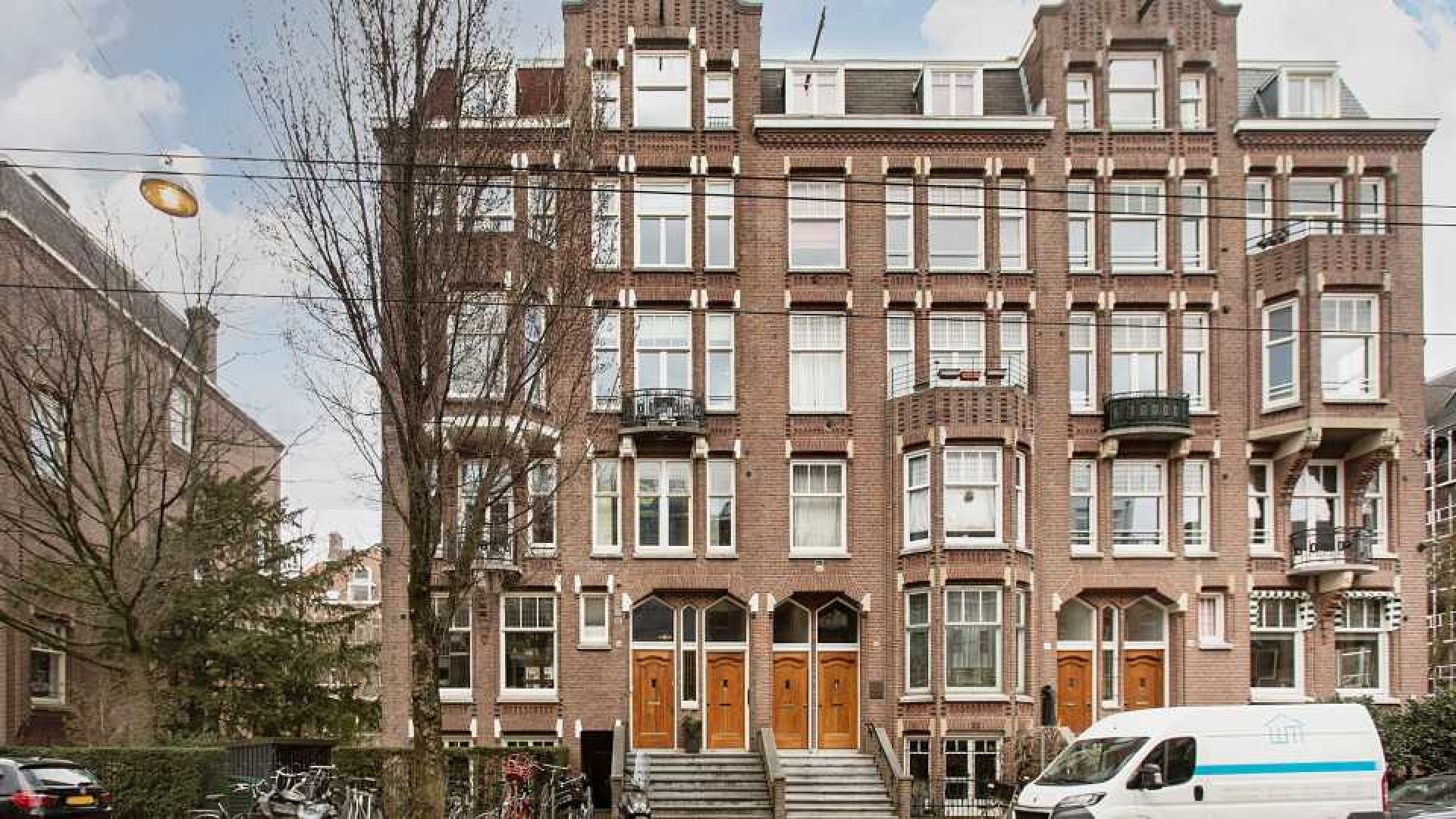 Jack Spijkerman zet zijn dubbele benedenhuis in Amsterdam Oud Zuid te koop. Zie foto's 1