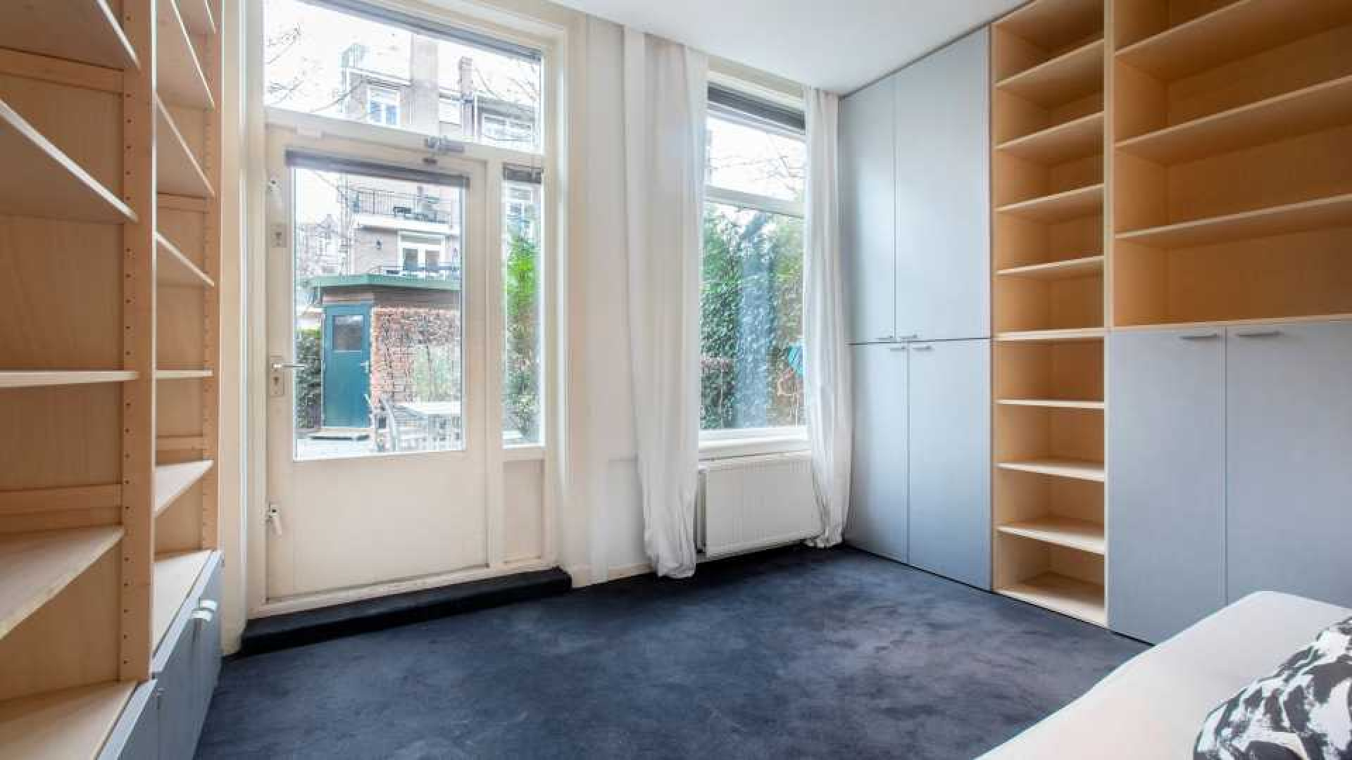 Jack Spijkerman zet zijn dubbele benedenhuis in Amsterdam Oud Zuid te koop. Zie foto's 14