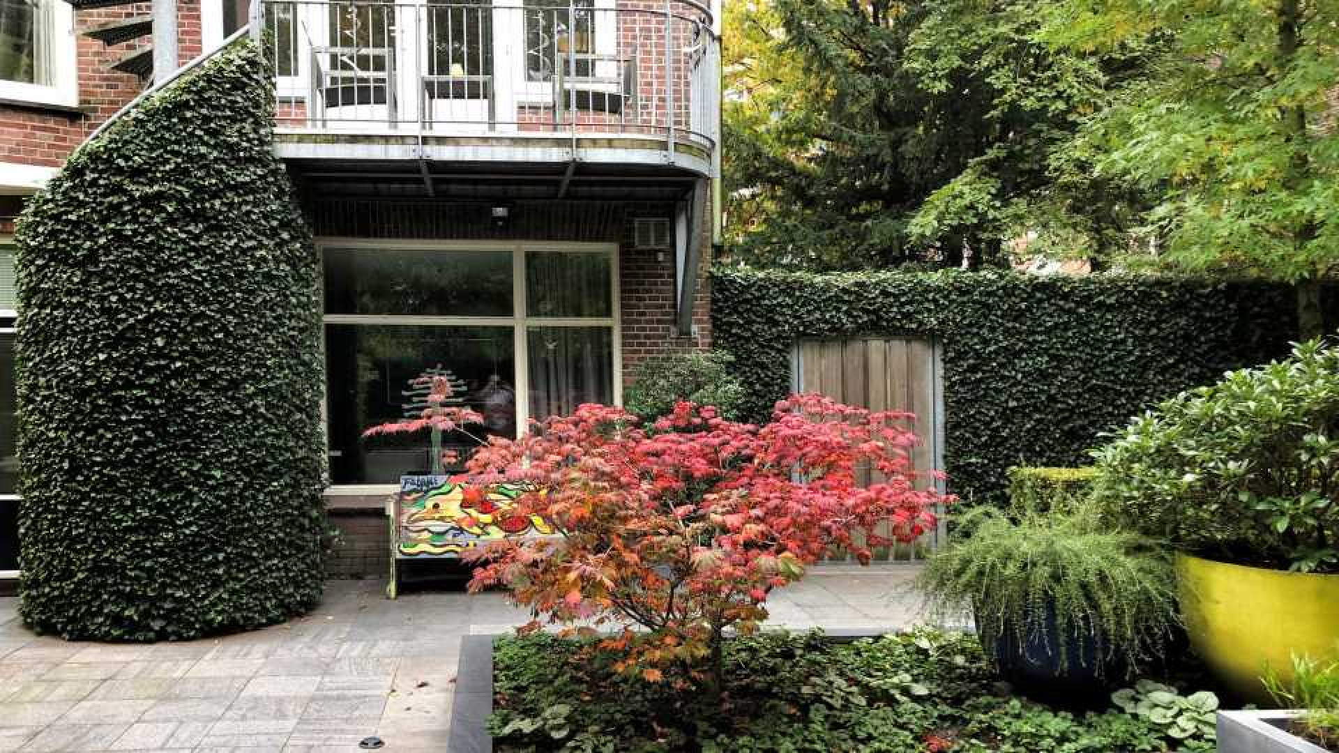 Jack Spijkerman zet zijn dubbele benedenhuis in Amsterdam Oud Zuid te koop. Zie foto's 18