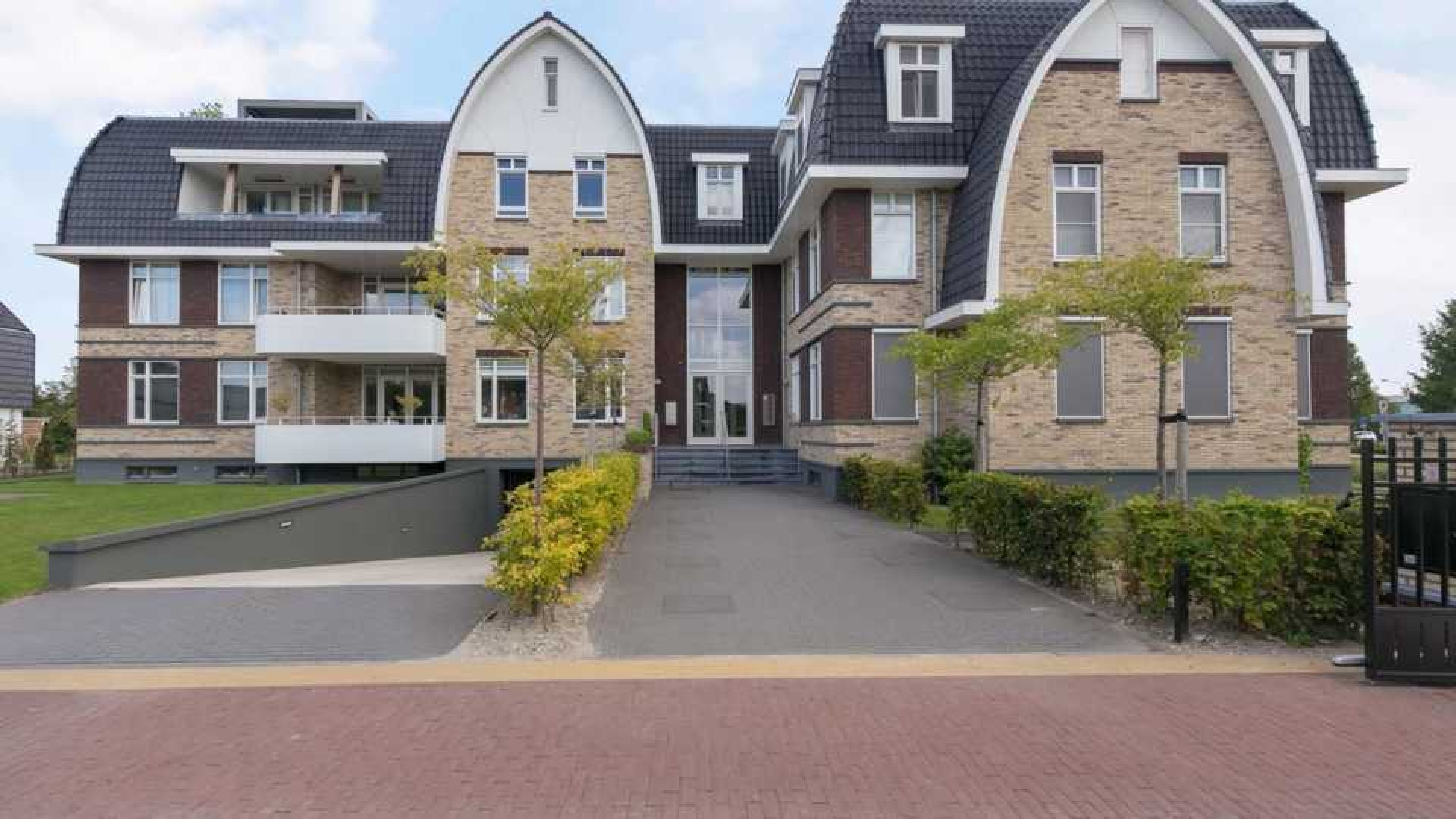 Binnenkijken in het waanzinnig luxe penthouse van Nederlands Elftal speler Denzel Dumfries. Zie foto's 1