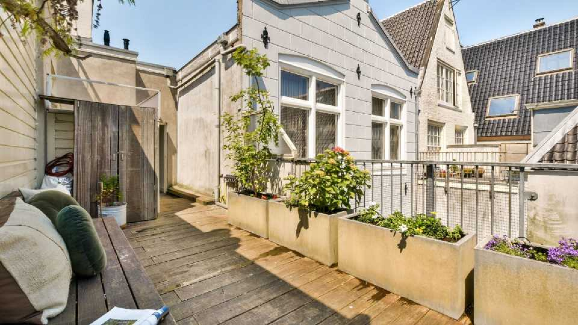 Jort Kelder zet zijn Amsterdamse grachten appartement te koop. Zie foto's 12