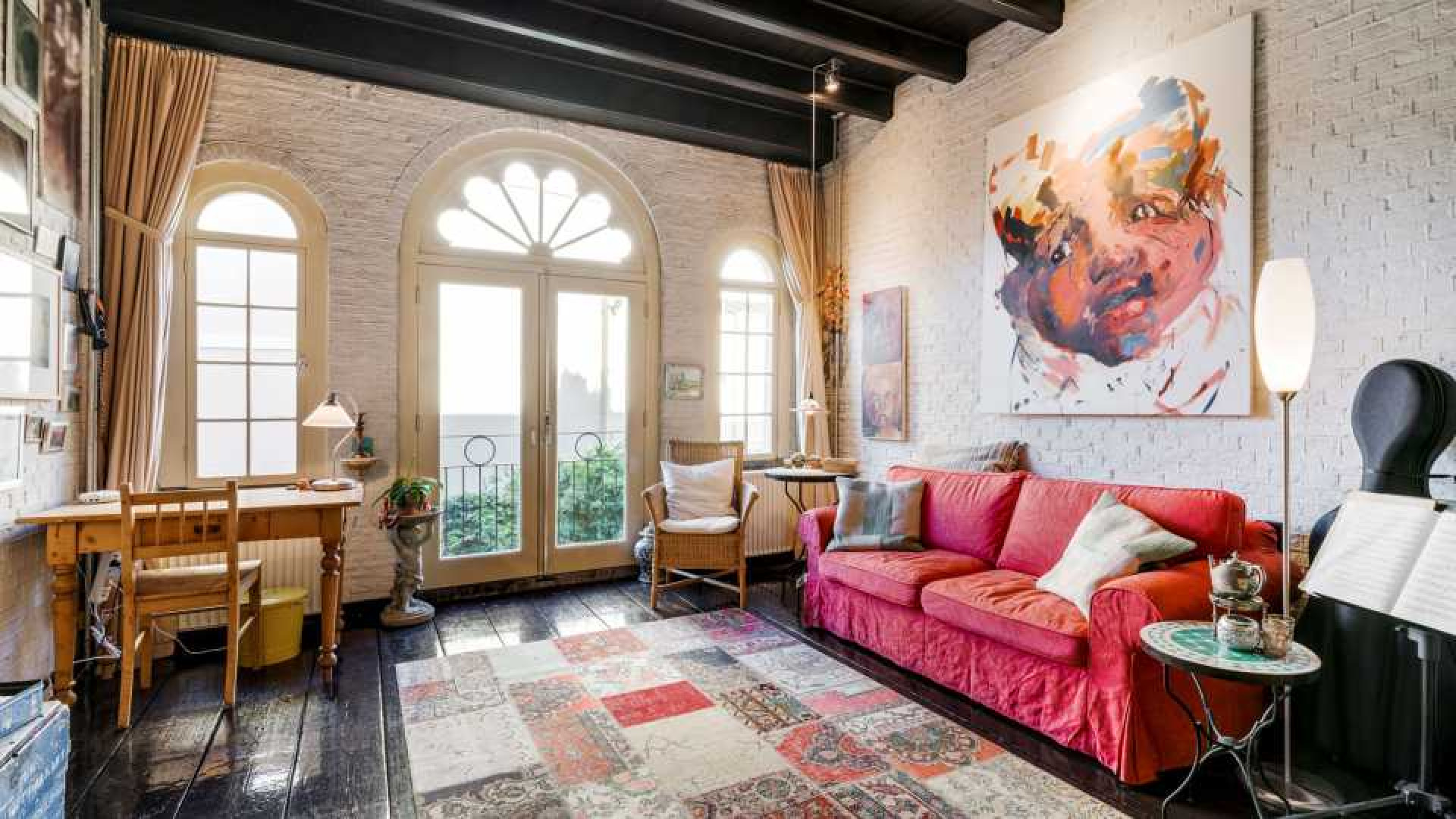 Deze te koop staande woning staat in de paleistuin van koning Willem Alexander en koningin Maxima. Zie foto's 3