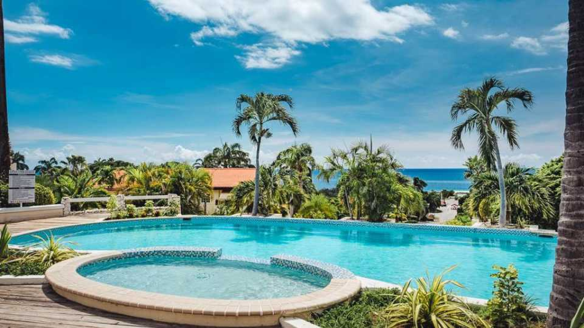 Dirk Zeelenberg koopt op Curacao penthouse met spectaculair uitzicht. Zie foto's 8