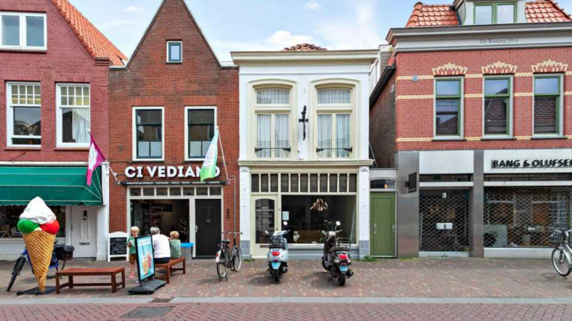 Sonja Bakker koopt luxe winkelpand in de PC Hooftstraat. Zie foto's 2