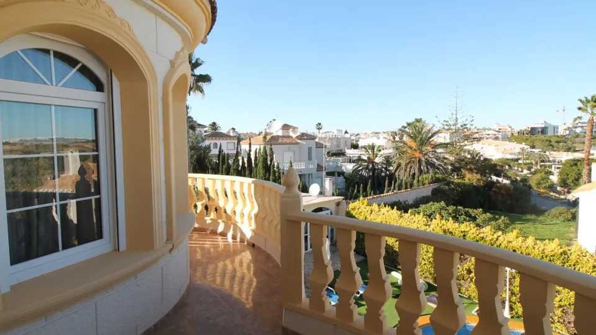 Peter Gillis koopt in Spanje miljoenen villa met twee zwembaden, sauna's en lift. Zie foto's 10