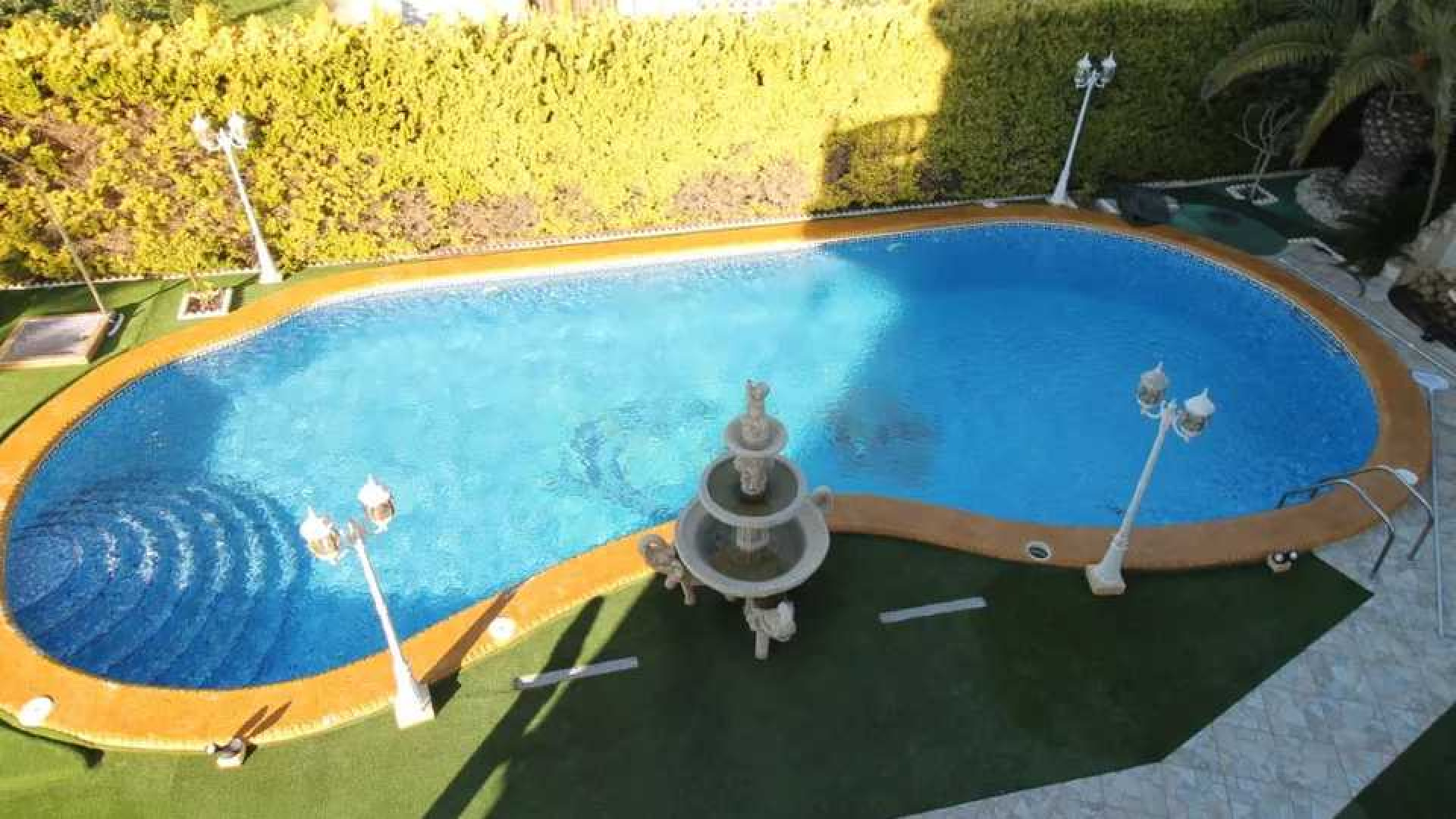 Peter Gillis koopt in Spanje miljoenen villa met twee zwembaden, sauna's en lift. Zie foto's 11