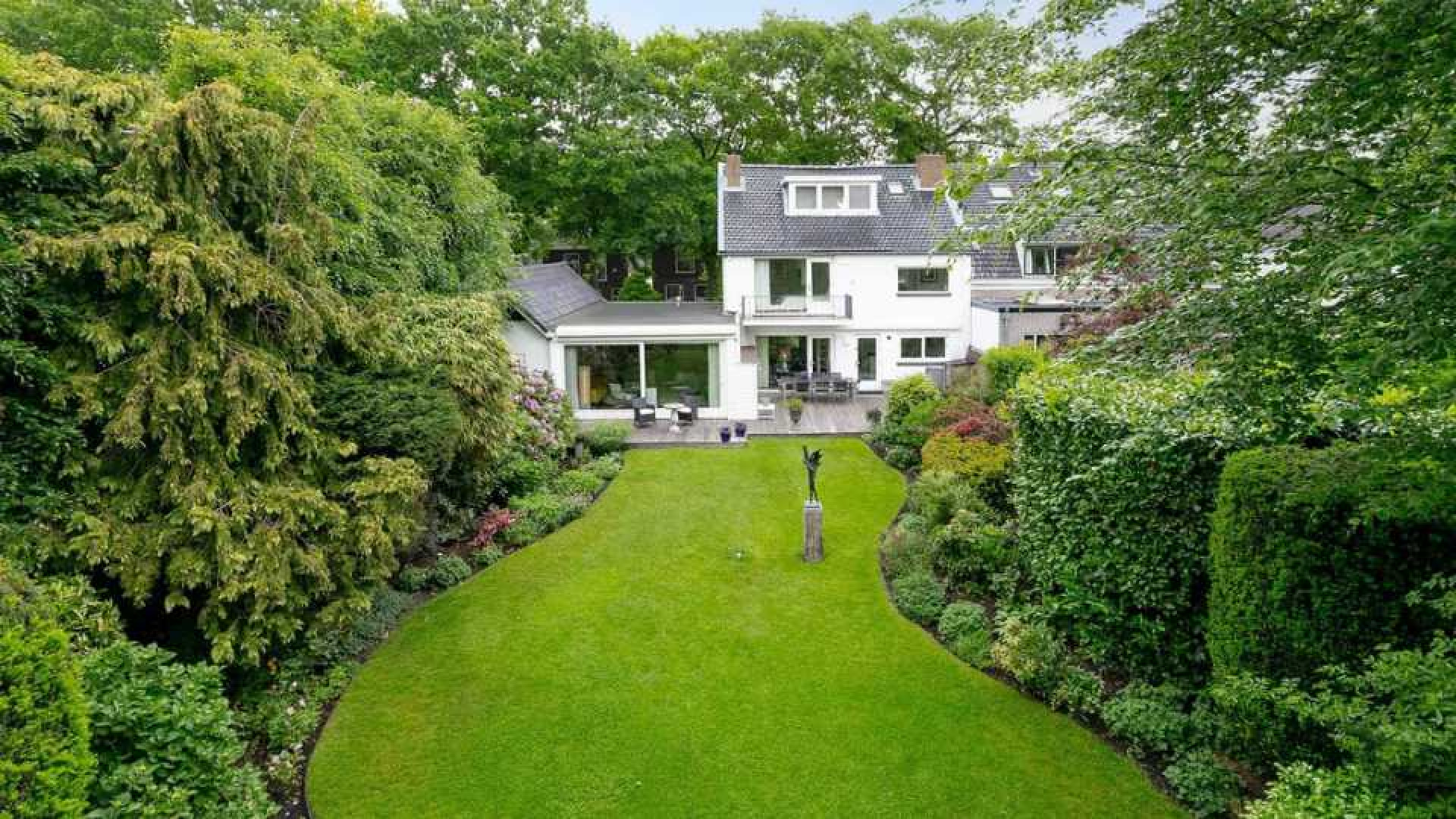 Influencer Eilse Boers koopt villa met eigen aanlegsteiger. Zie foto's 14