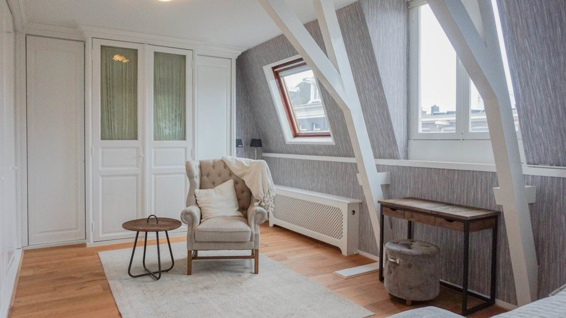 Trijntje Oosterhuis zet haar dubbele appartement te huur in Amsterdam Oud Zuid. Zie foto's 15