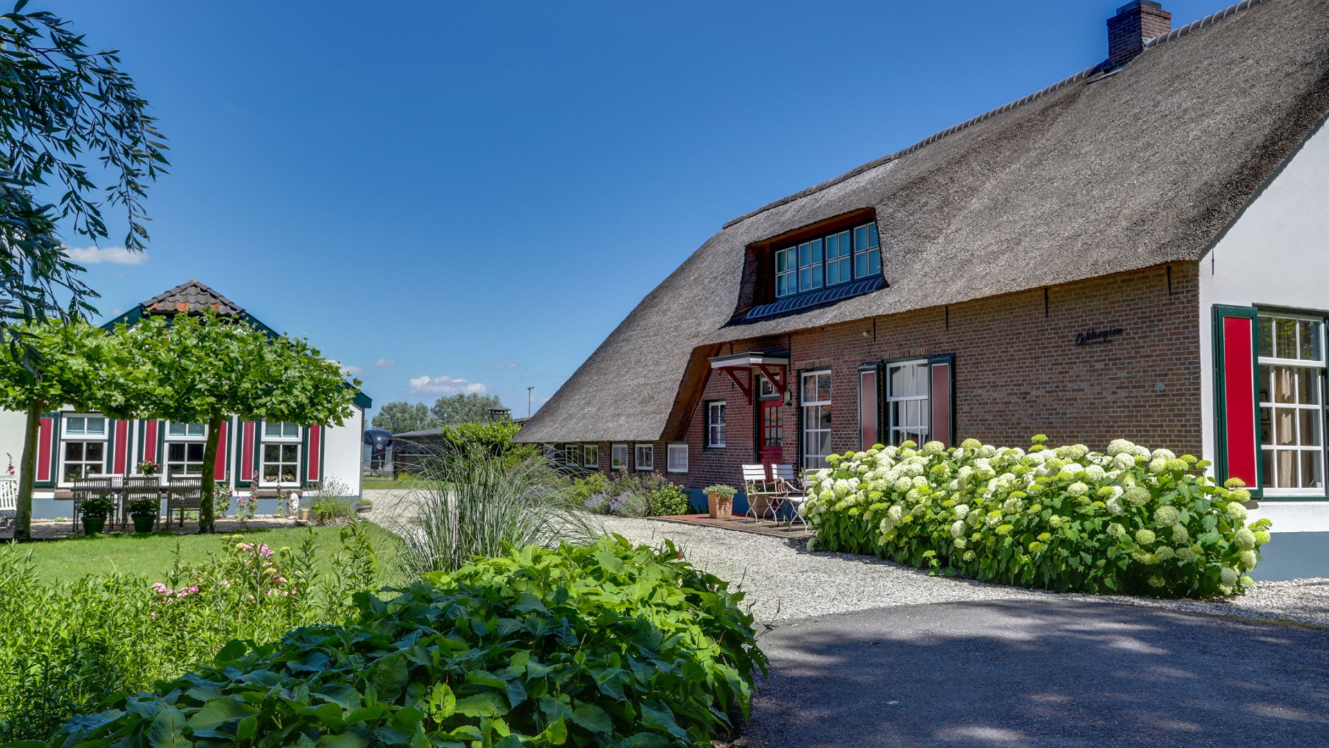 Ivo Niehe koopt deze prachtige woonboerderij. Zie foto's 29