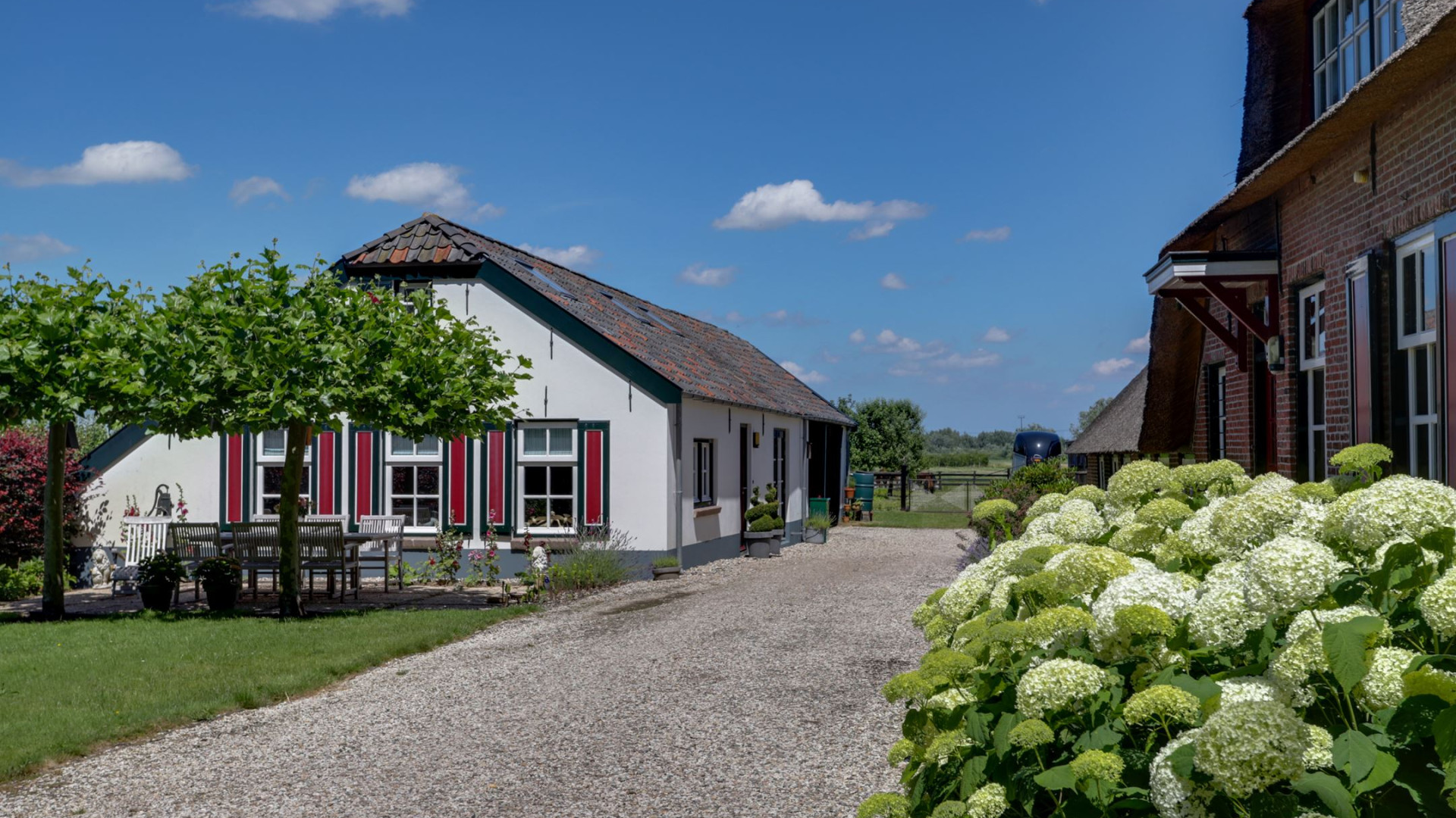 Ivo Niehe koopt deze prachtige woonboerderij. Zie foto's 32