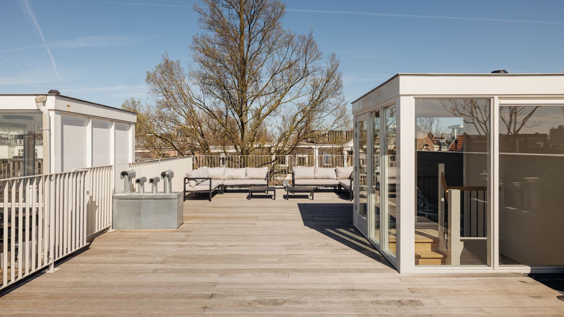 Johnny de Mol koopt dit prachtige penthouse in Amsterdam vlakbij ex geliefde Chantal Janzen. Zie foto's 12