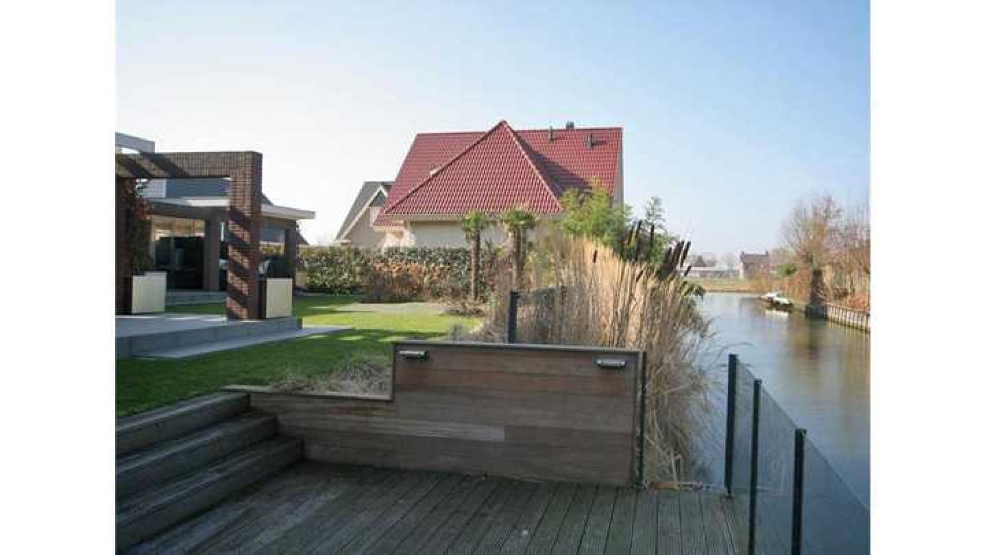 Yolanthe en Wesley Sneijder verhuist naar deze villa in Vleuten. Zie foto's 25