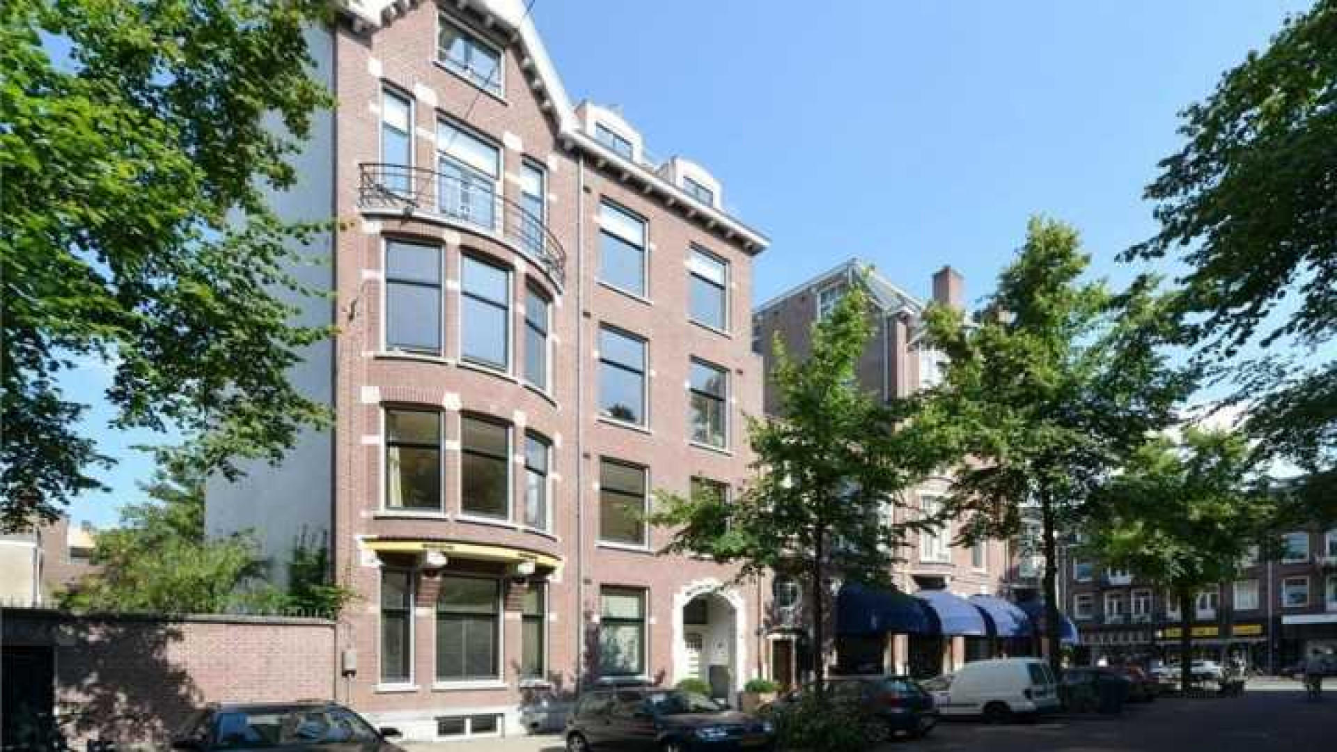 Frank Rijkaard zet zijn zeer luxe huis in Amsterdam Zuid te koop. Zie foto's 1