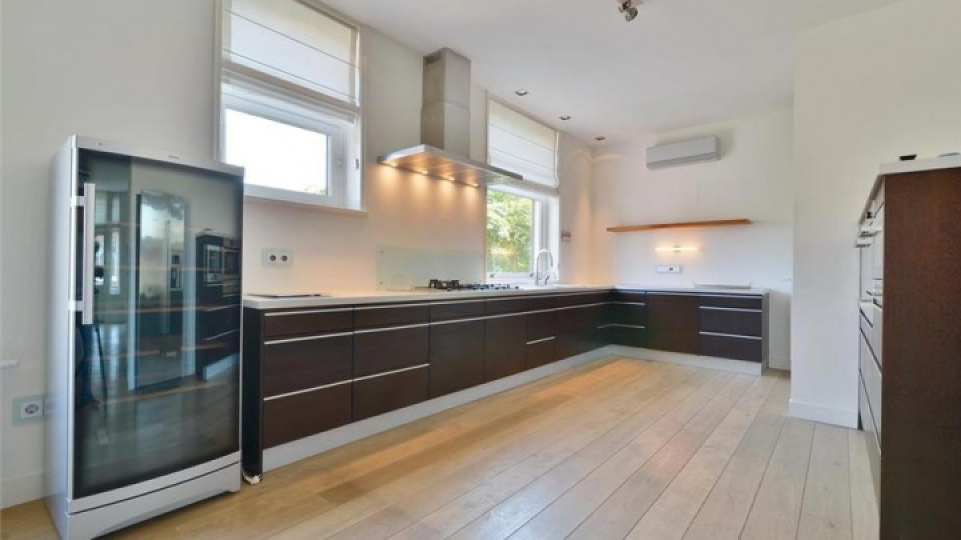 Frank Rijkaard zet zijn zeer luxe huis in Amsterdam Zuid te koop. Zie foto's 11