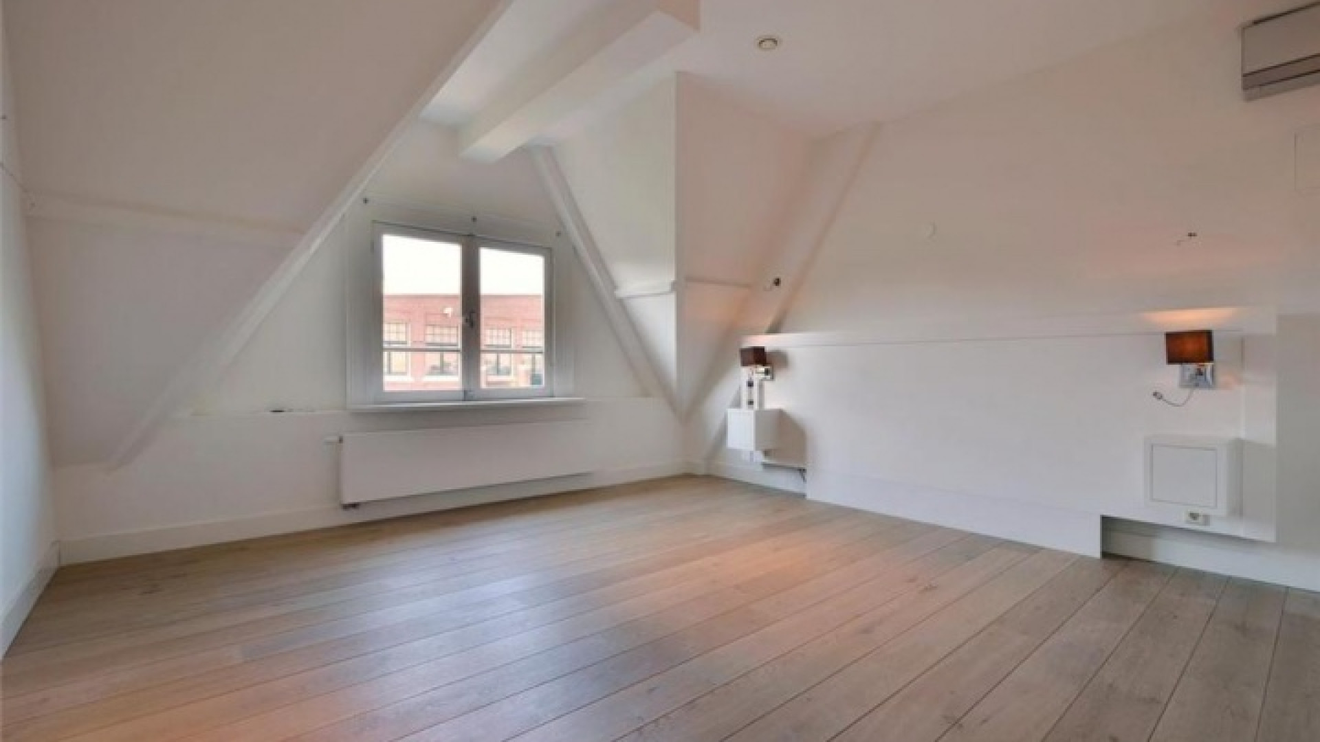 Frank Rijkaard zoekt huurder voor zijn luxe dubbele bovenhuis. Zie foto's 17