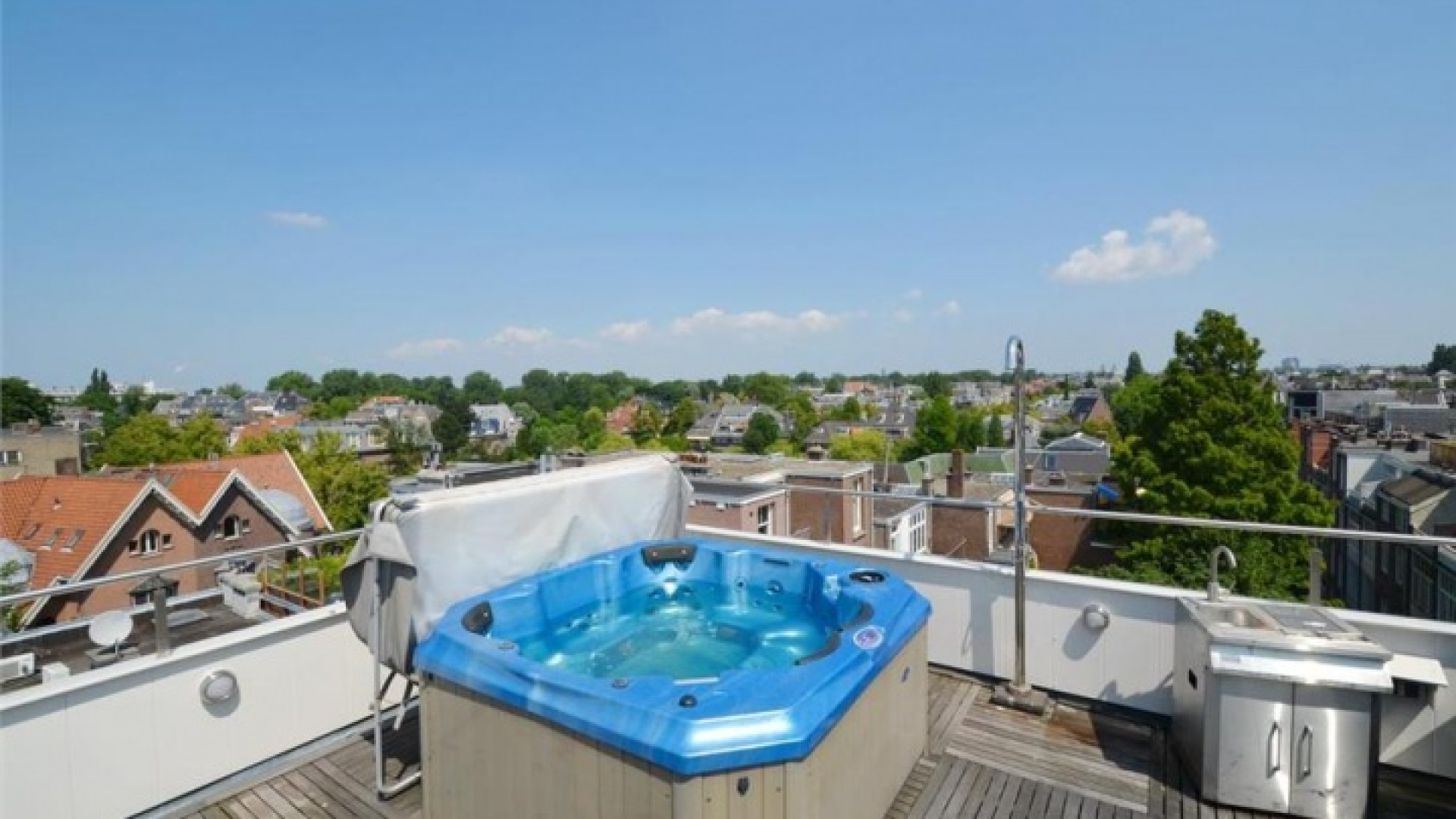 Frank Rijkaard zet zijn zeer luxe huis in Amsterdam Zuid te koop. Zie foto's 31