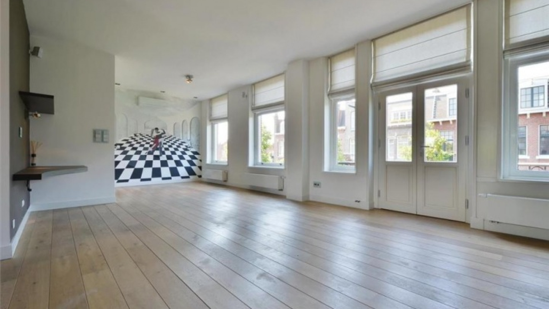 Frank Rijkaard zoekt huurder voor zijn luxe dubbele bovenhuis. Zie foto's 6