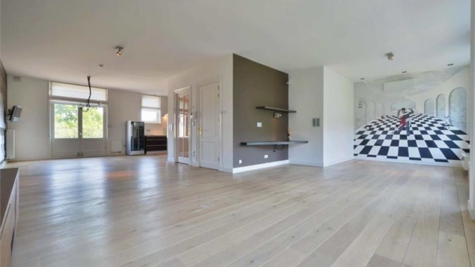 Frank Rijkaard zoekt huurder voor zijn luxe dubbele bovenhuis. Zie foto's 7