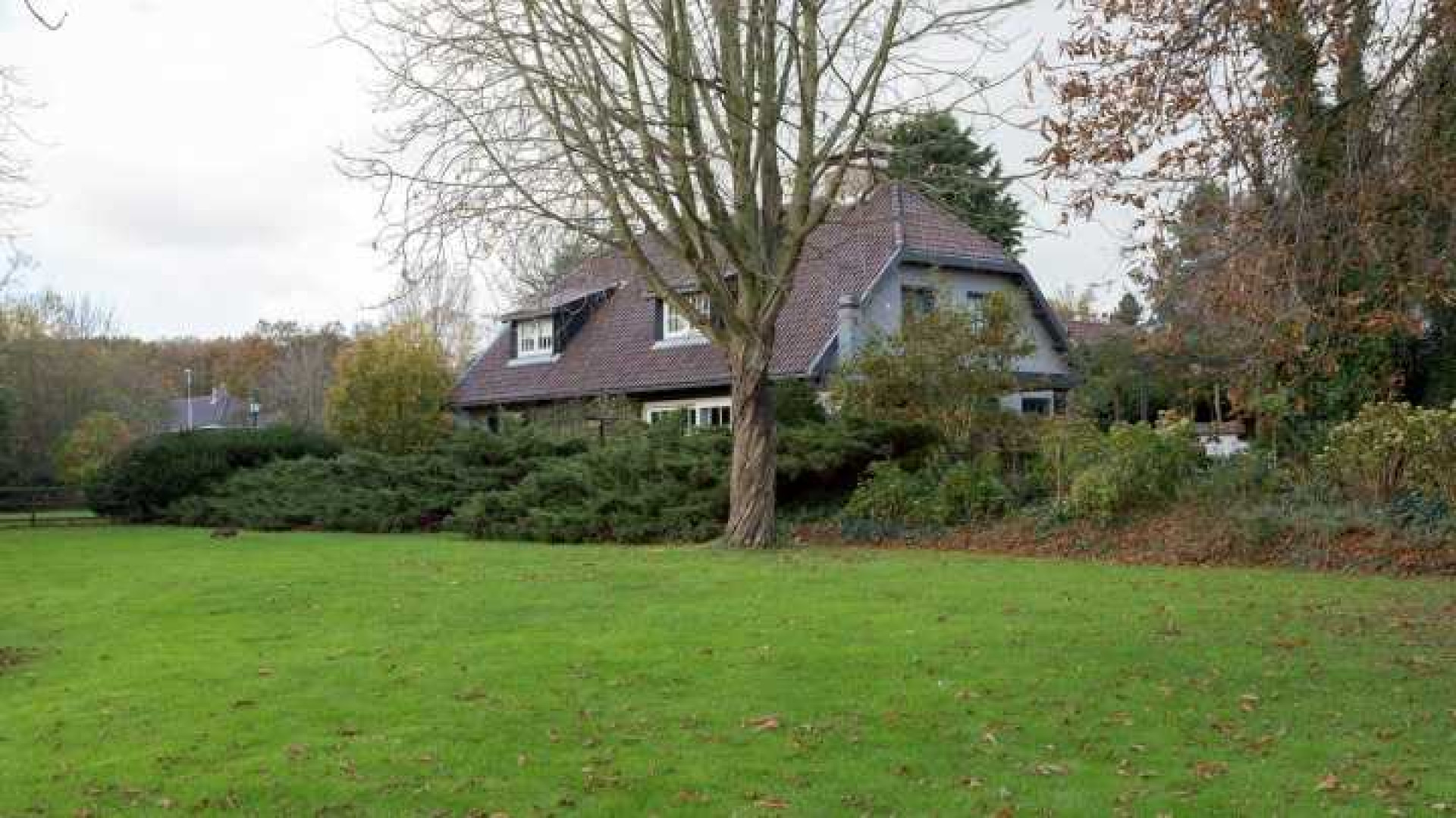 Henny Huisman verkoopt zijn villa zwaar onder de vraagprijs. Zie foto's 2