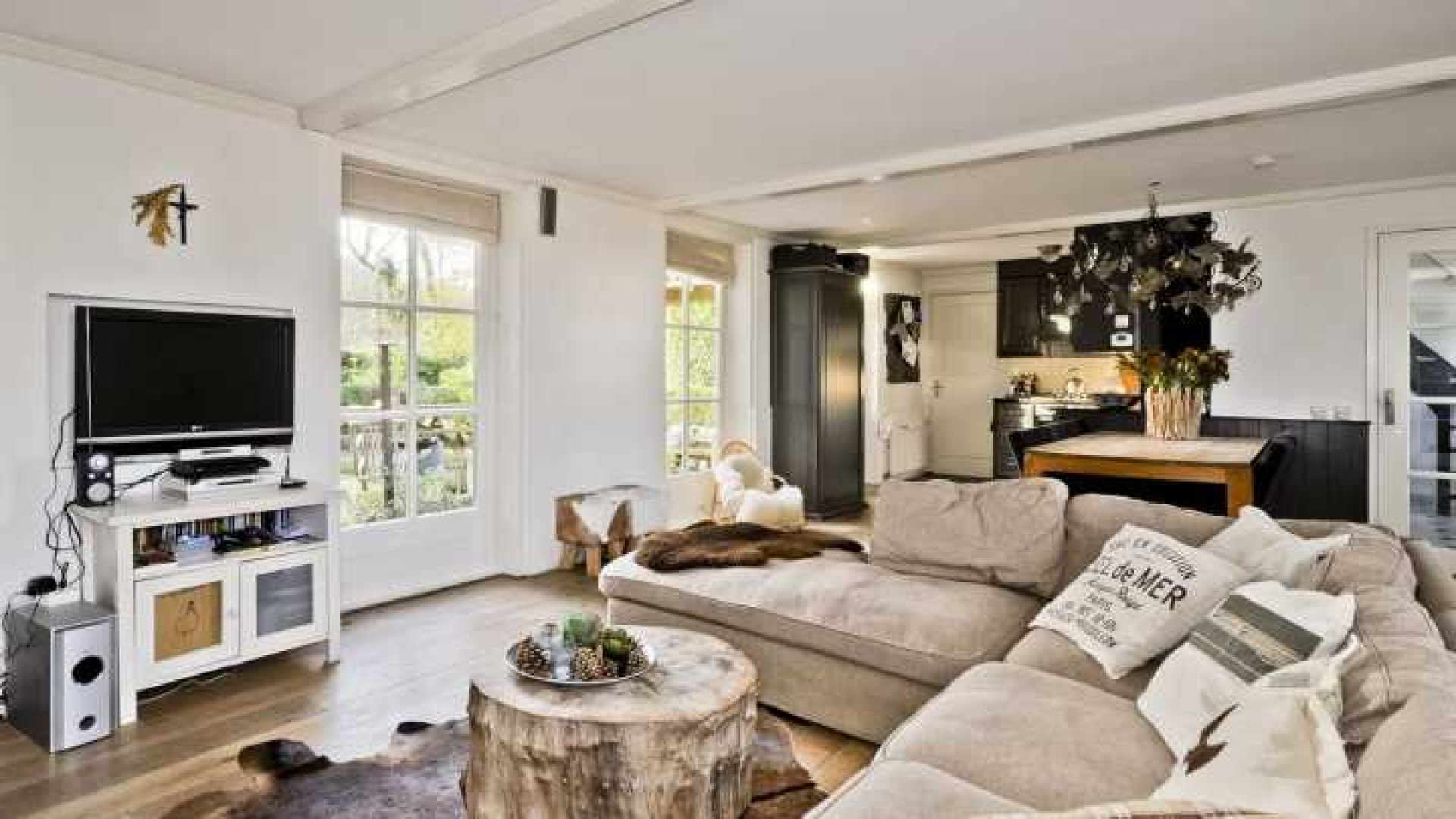 Binnenkijken in het totaal door ontwerper Piet Boon gerestylde huis van Henny Huisman. Zie foto's 29