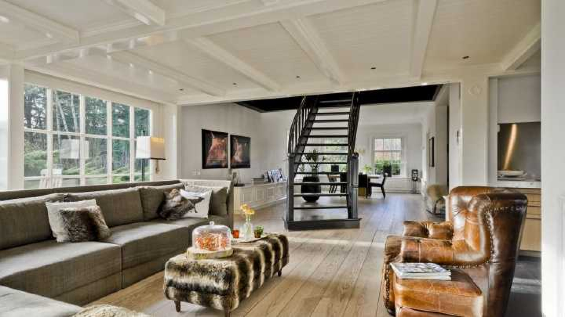 Henny Huisman verkoopt zijn villa zwaar onder de vraagprijs. Zie foto's 4