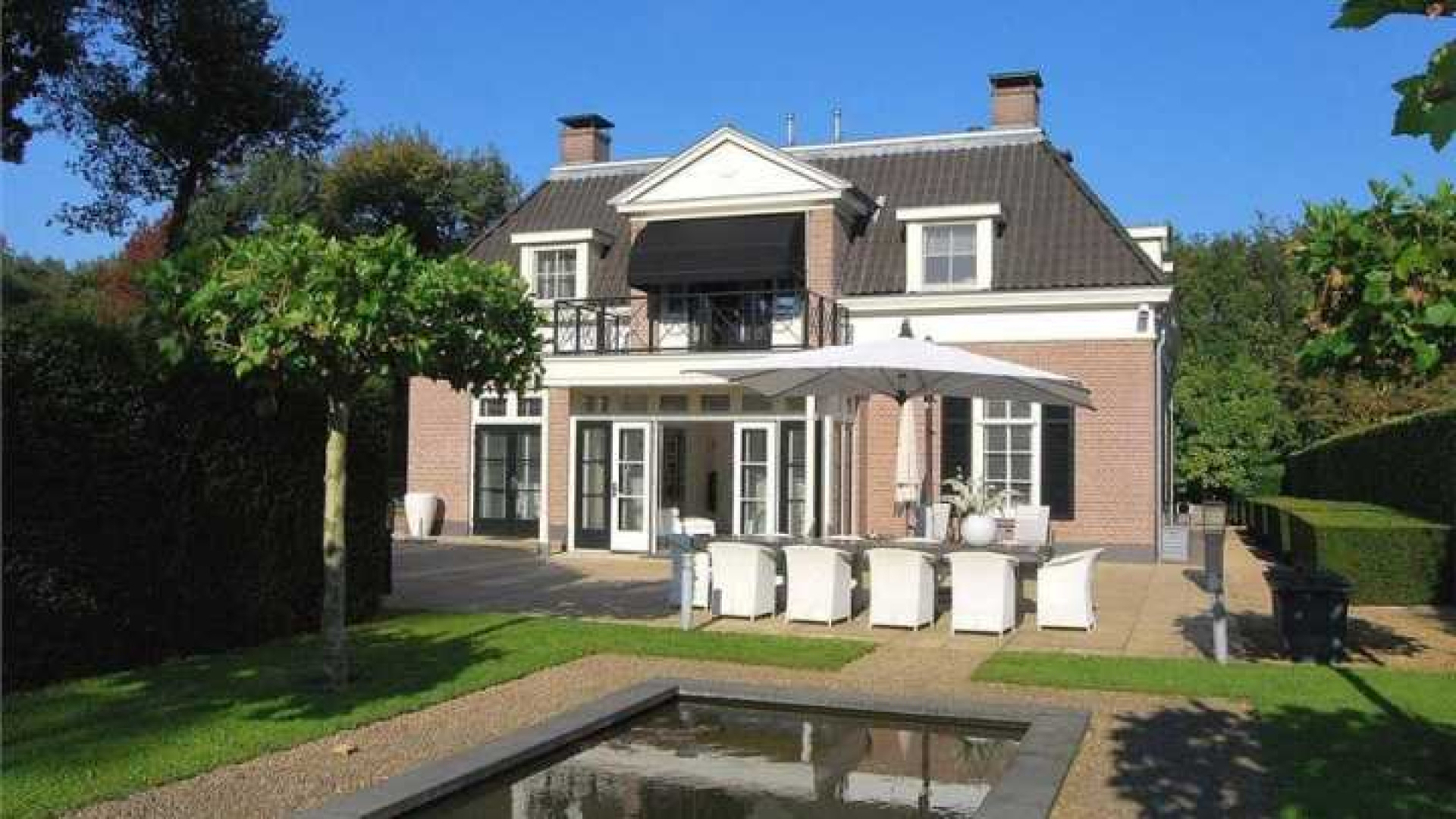 Ronald Koeman duikelt met vraagprijs van zijn luxe villa omlaag. Zie foto's 2