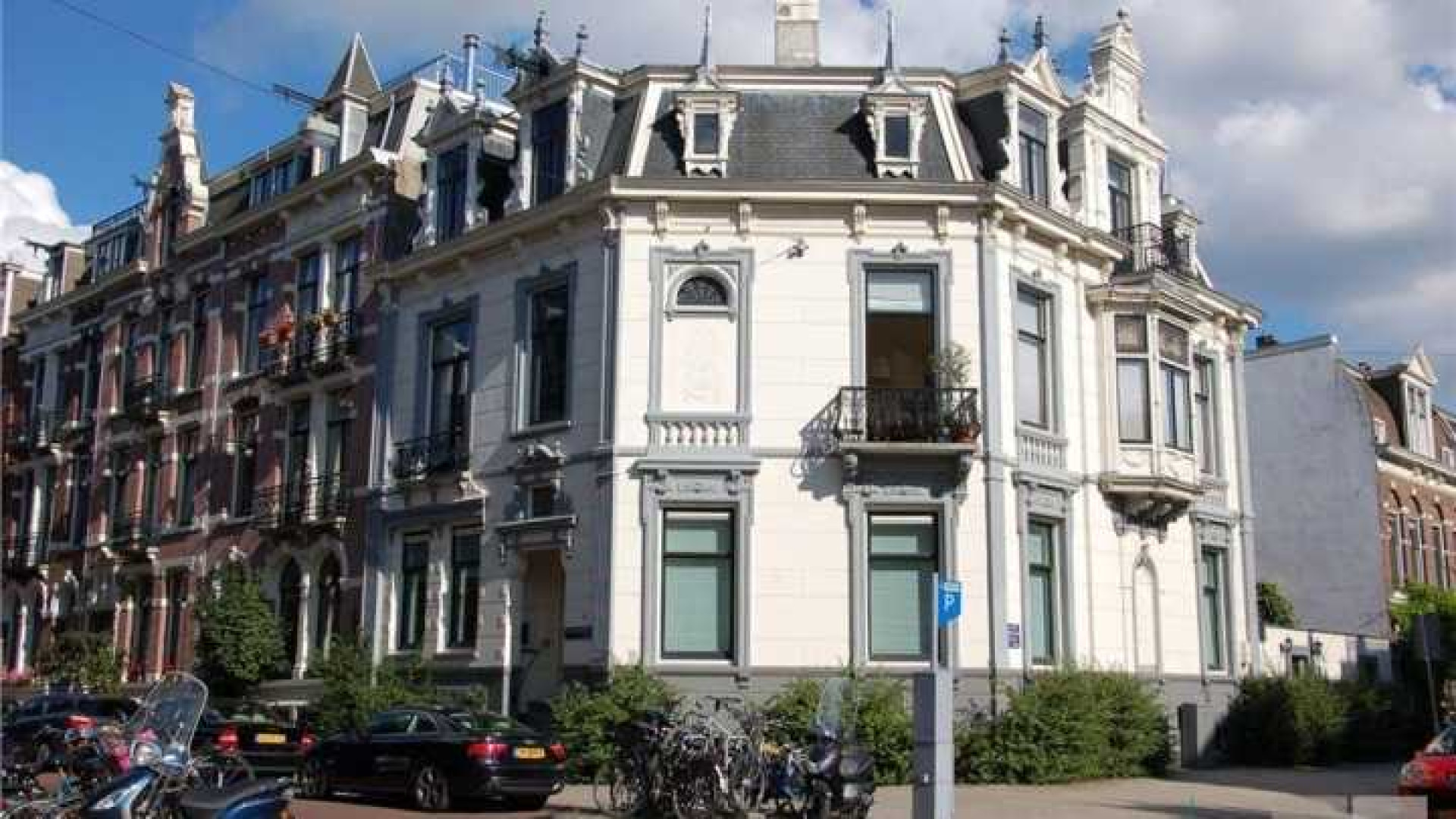 Actrice Renee Soutendijk zet haar miljoenenpand in Amsterdam Zuid te koop. Zie foto's 1