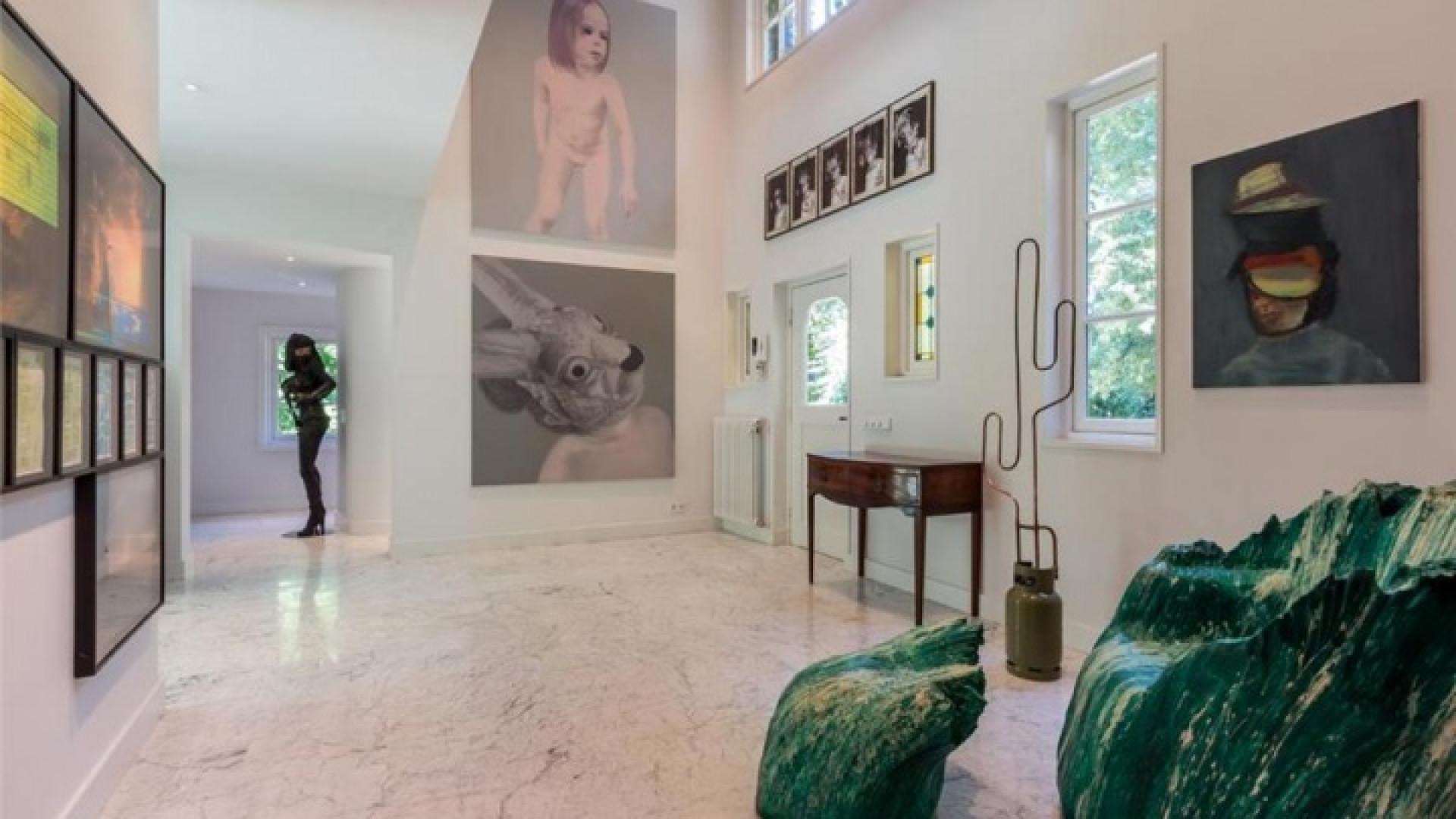 Schuldeisers leggen beslag op villa's nieuwe liefde Amanda Krabbe. Zie foto's 5