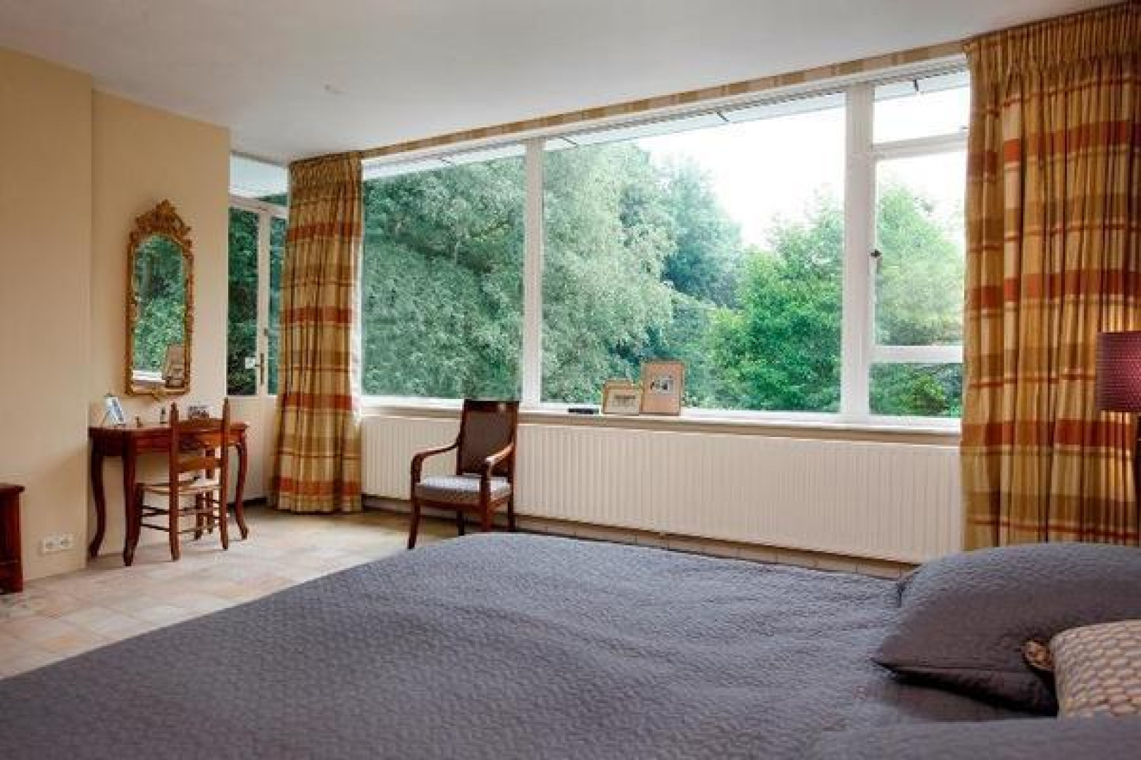 Neelie Smit Kroes haalt haar Wassenaarse villa uit de verkoop. Zie foto's 14
