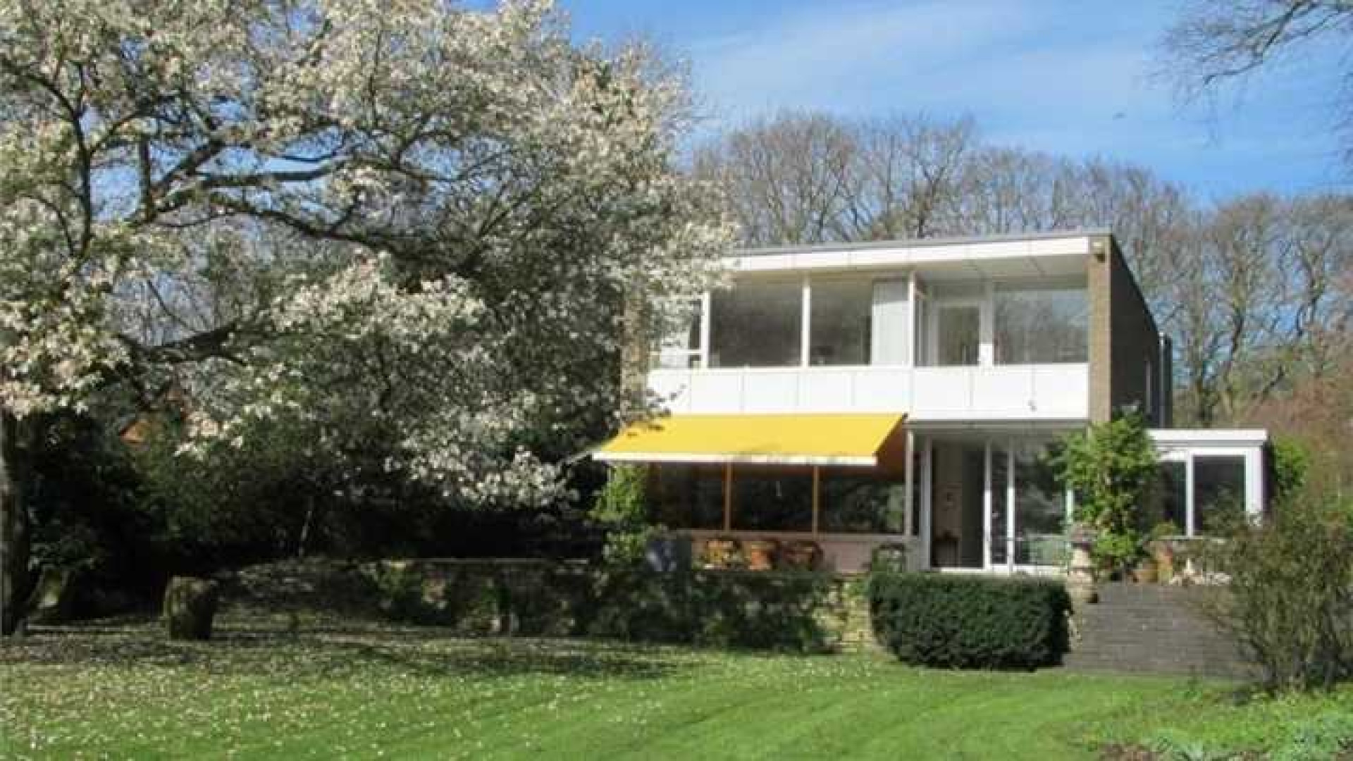 Neelie Smit Kroes haalt haar Wassenaarse villa uit de verkoop. Zie foto's 2