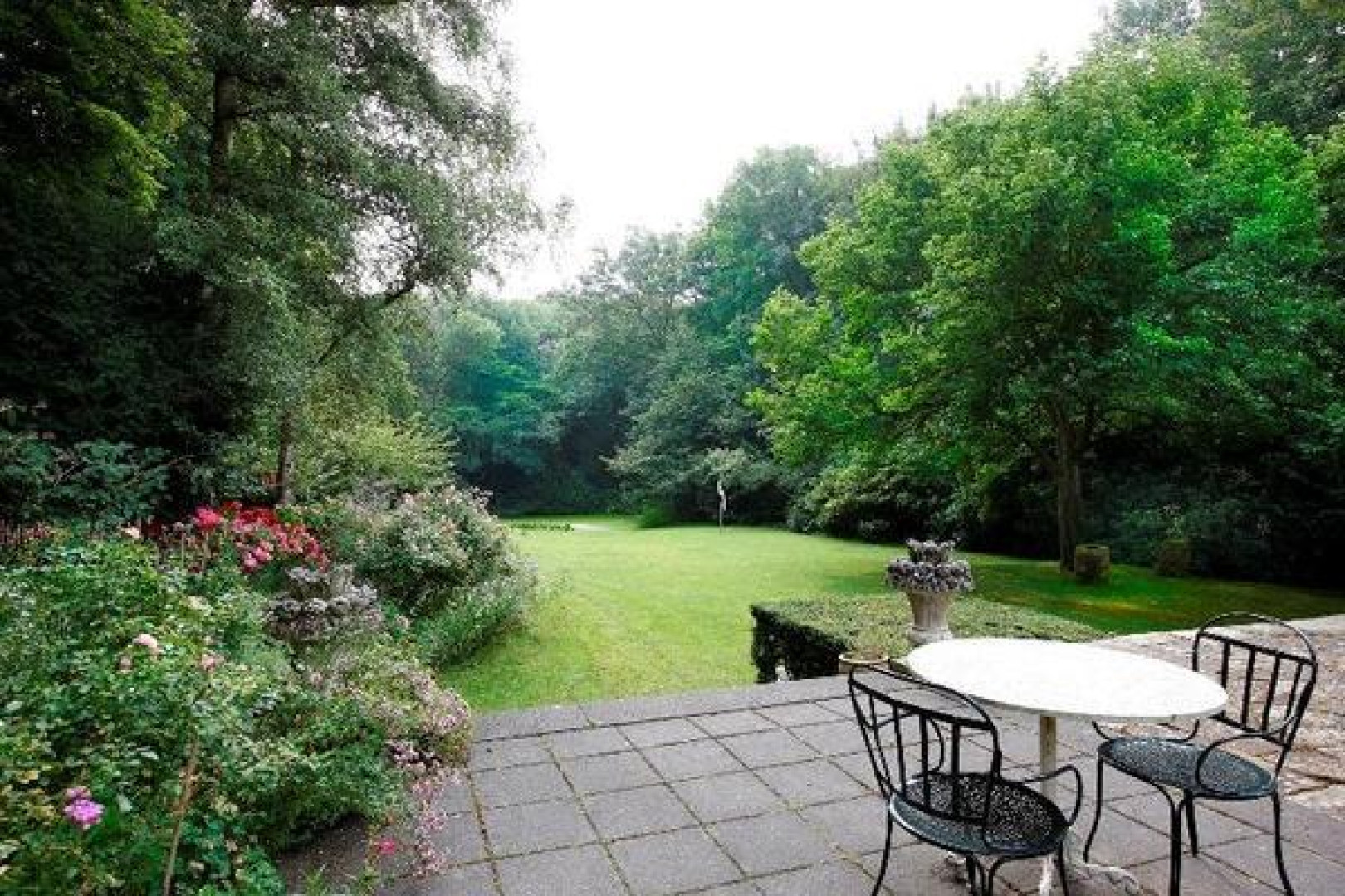 Neelie Smit Kroes haalt haar Wassenaarse villa uit de verkoop. Zie foto's 22