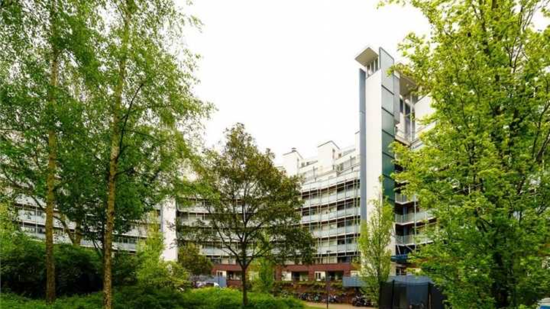Louis van Gaal zet zijn luxe Amsterdamse penthouse te huur. Zie foto's 3