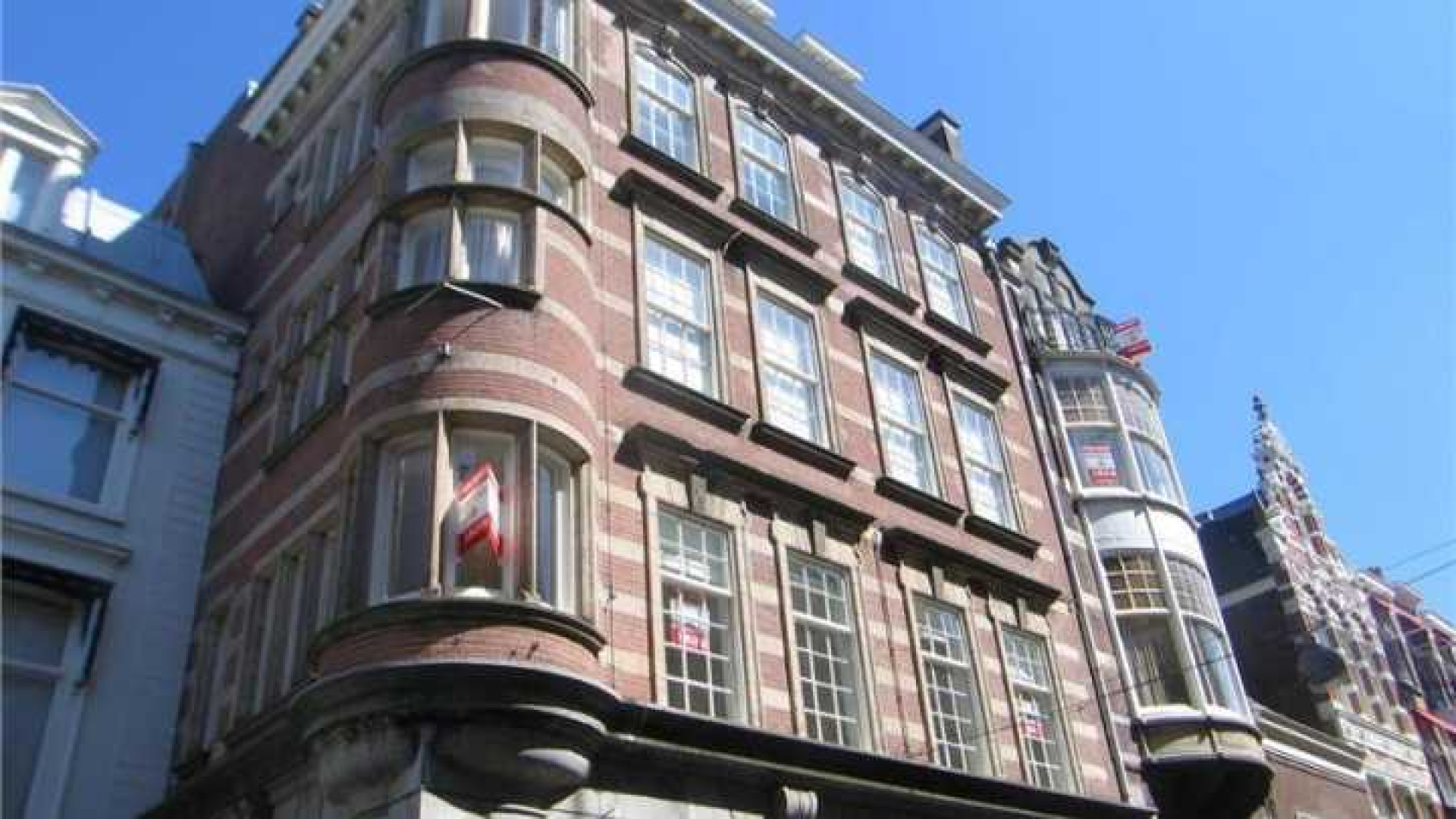Zoon Breukhoven huurt luxe appartement vlakbij prinses Beatrix. Zie foto's 1