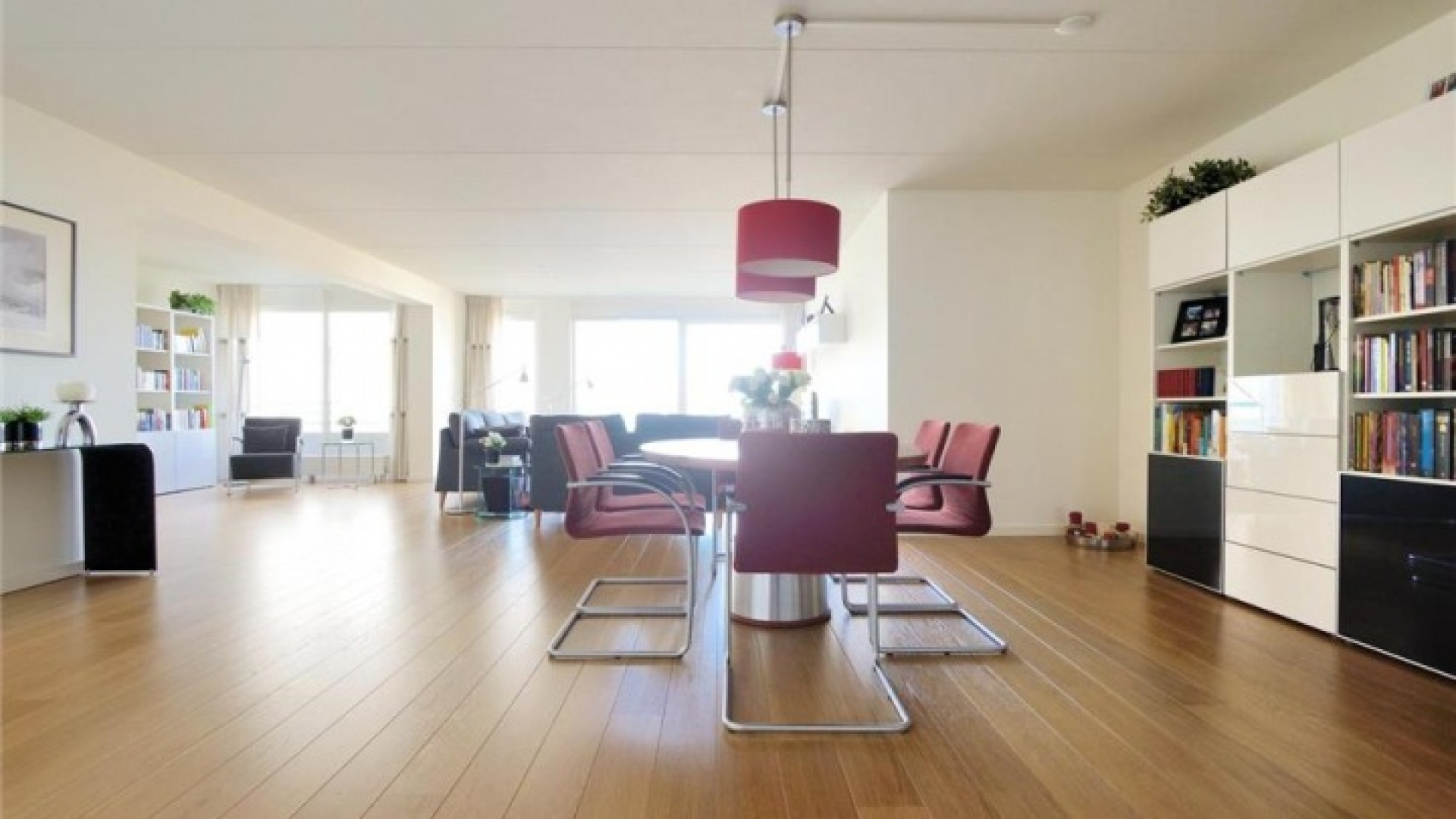 Tineke Schouten koopt luxe zeezicht appartement. Zie foto's 4