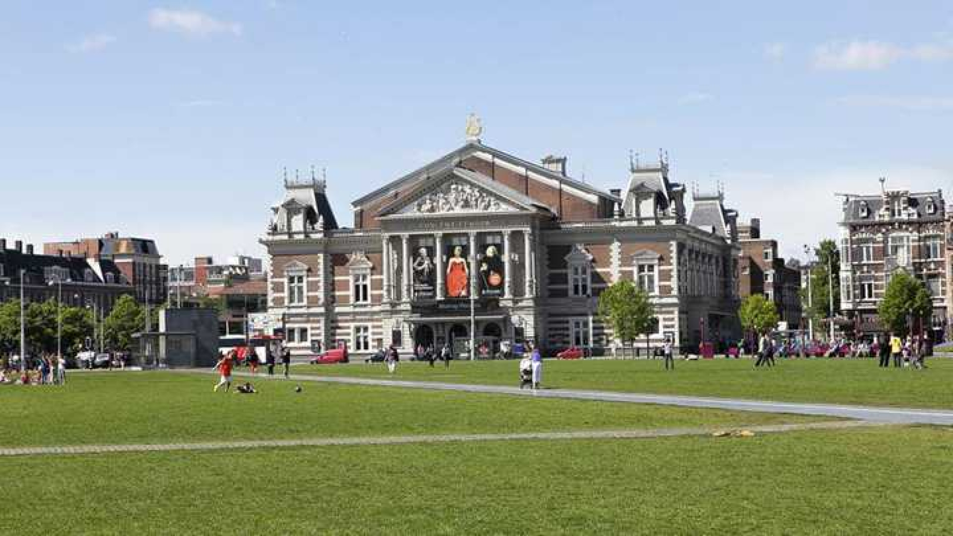 Trijnte Oosterhuis en haar ex zetten hun luxe Amsterdamse appartement te koop. Zie foto's 15