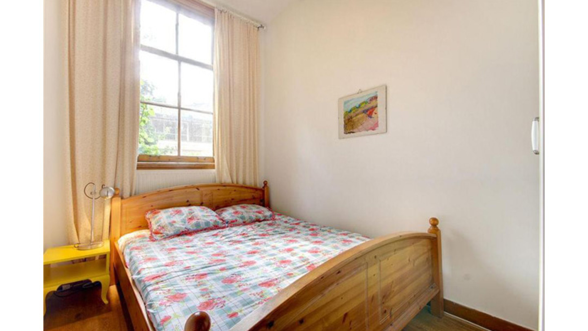 Loes Luca koopt tweekamer appartement in Amsterdam. Zie foto's 9