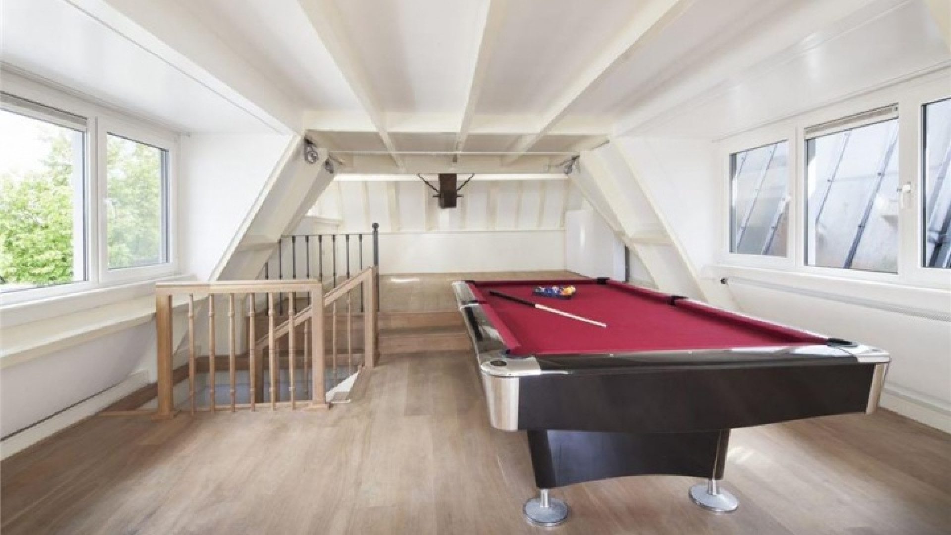 DJ Tiesto verkoopt zijn luxe appartement met vette winst. Zie foto's 13
