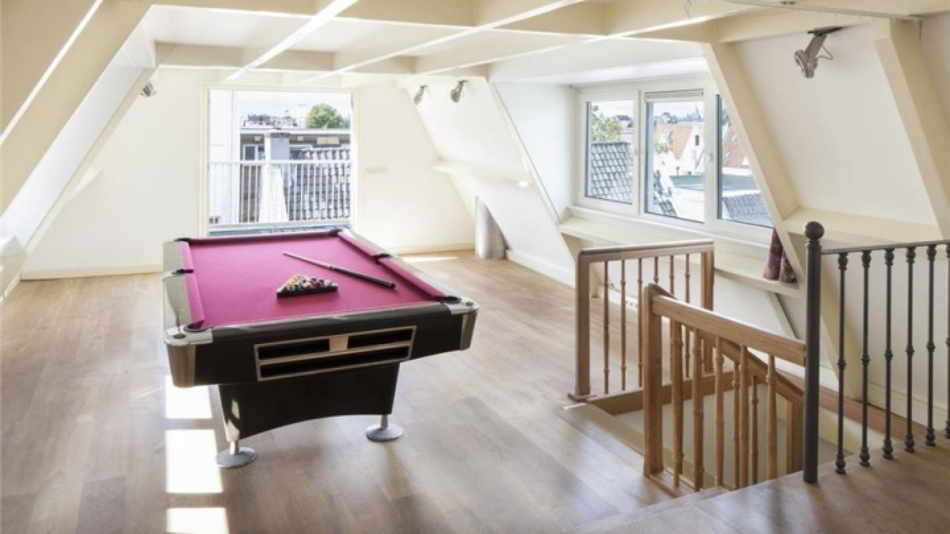 DJ Tiesto verhoogt vraagprijs van zijn luxe grachtenappartement. Zie foto's 14