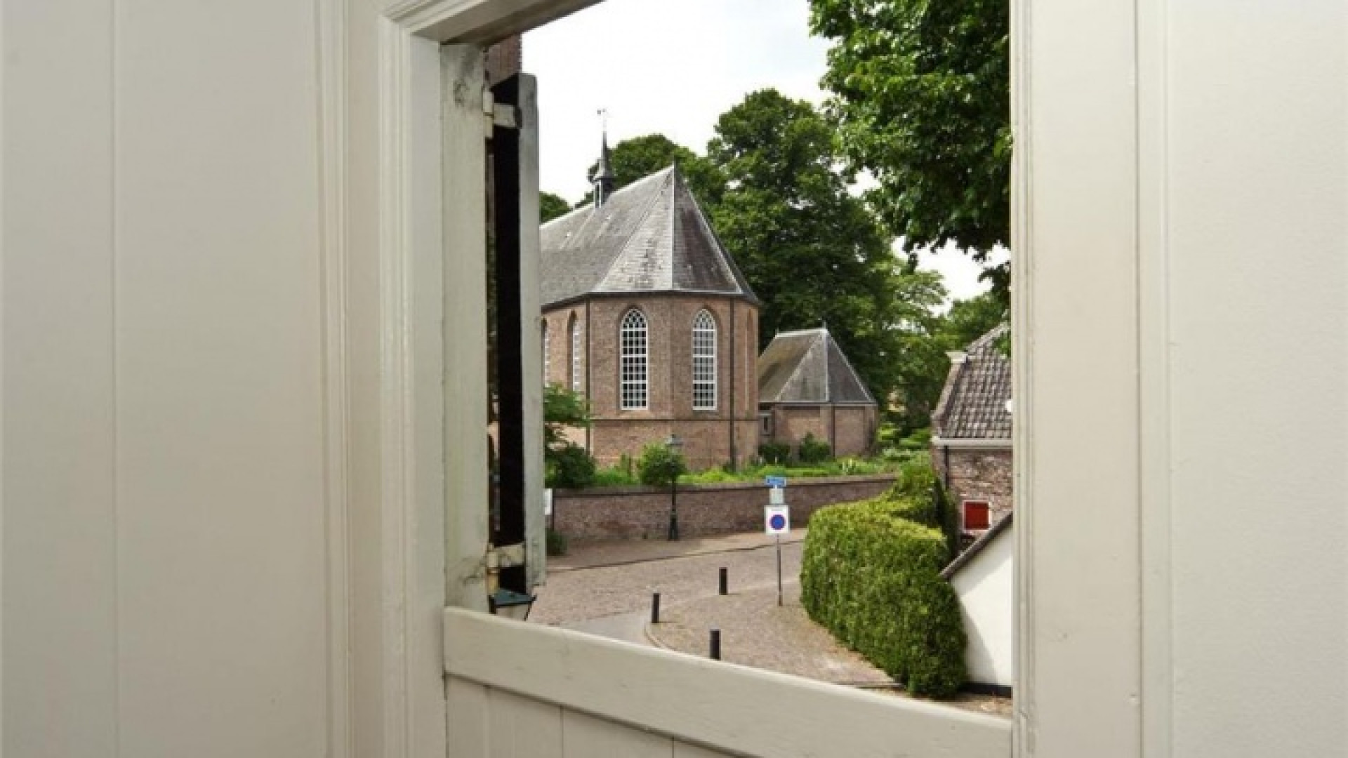 Herman van Veen haalt na eerdere prijsverlaging zijn huis uit de verkoop. Zie foto's 11