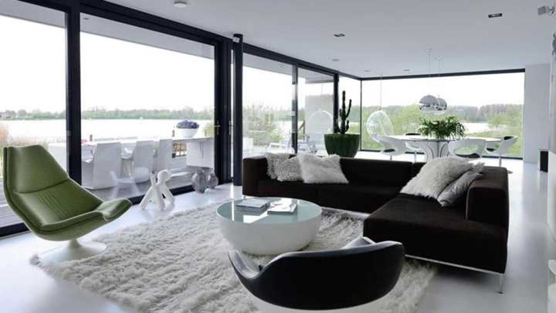 Dit is de waanzinnige design villa van DJ Hardwell. Zie foto's 6