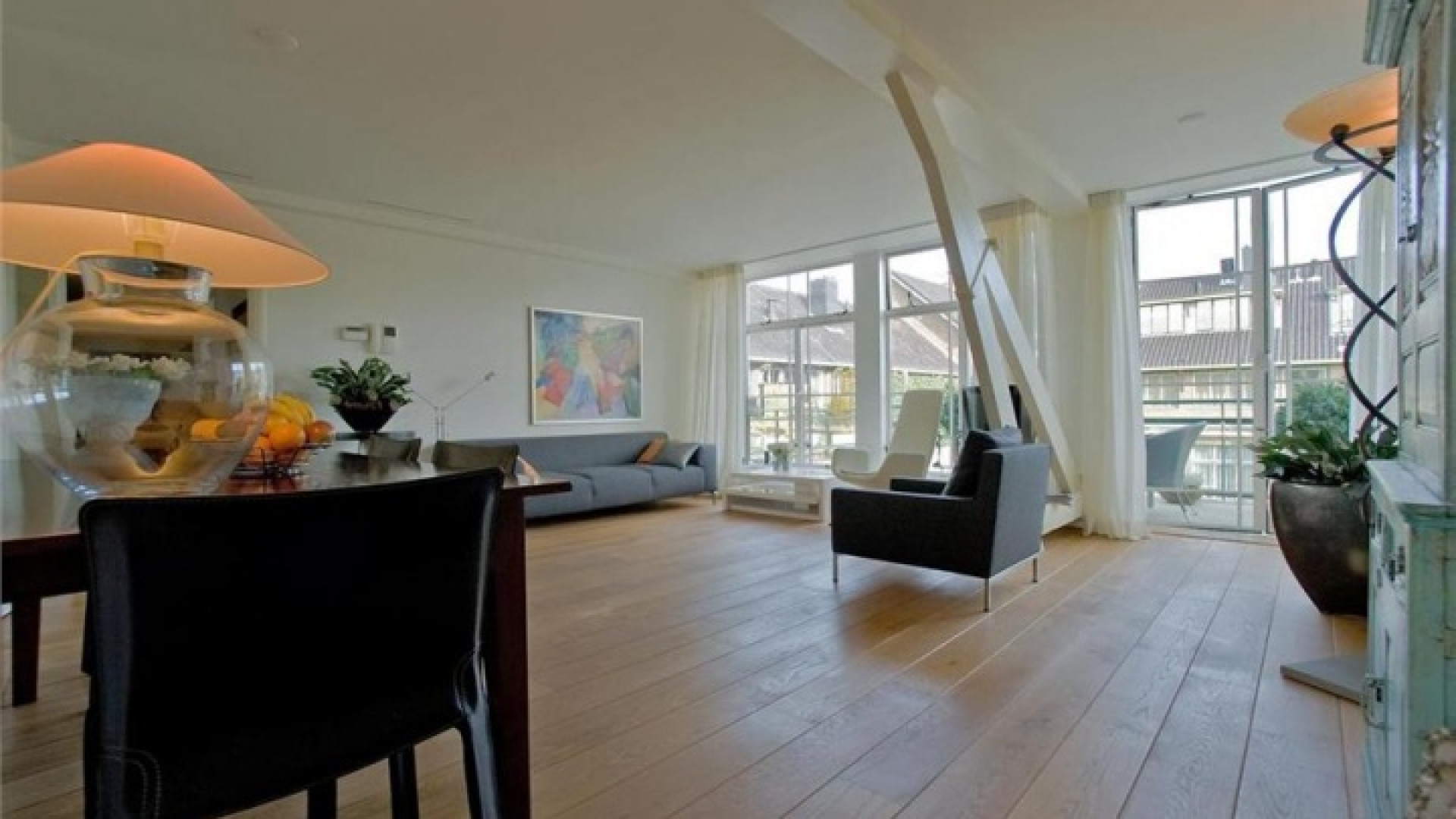 Binnenkijken in appartement met zwembad en sauna van Hans Klok. Zie foto's 5