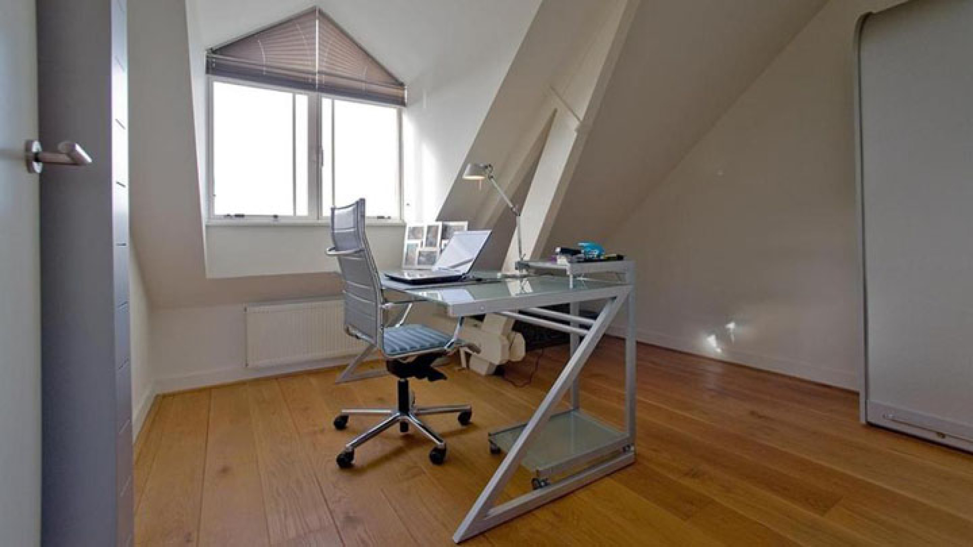 Binnenkijken in appartement met zwembad en sauna van Hans Klok. Zie foto's 6