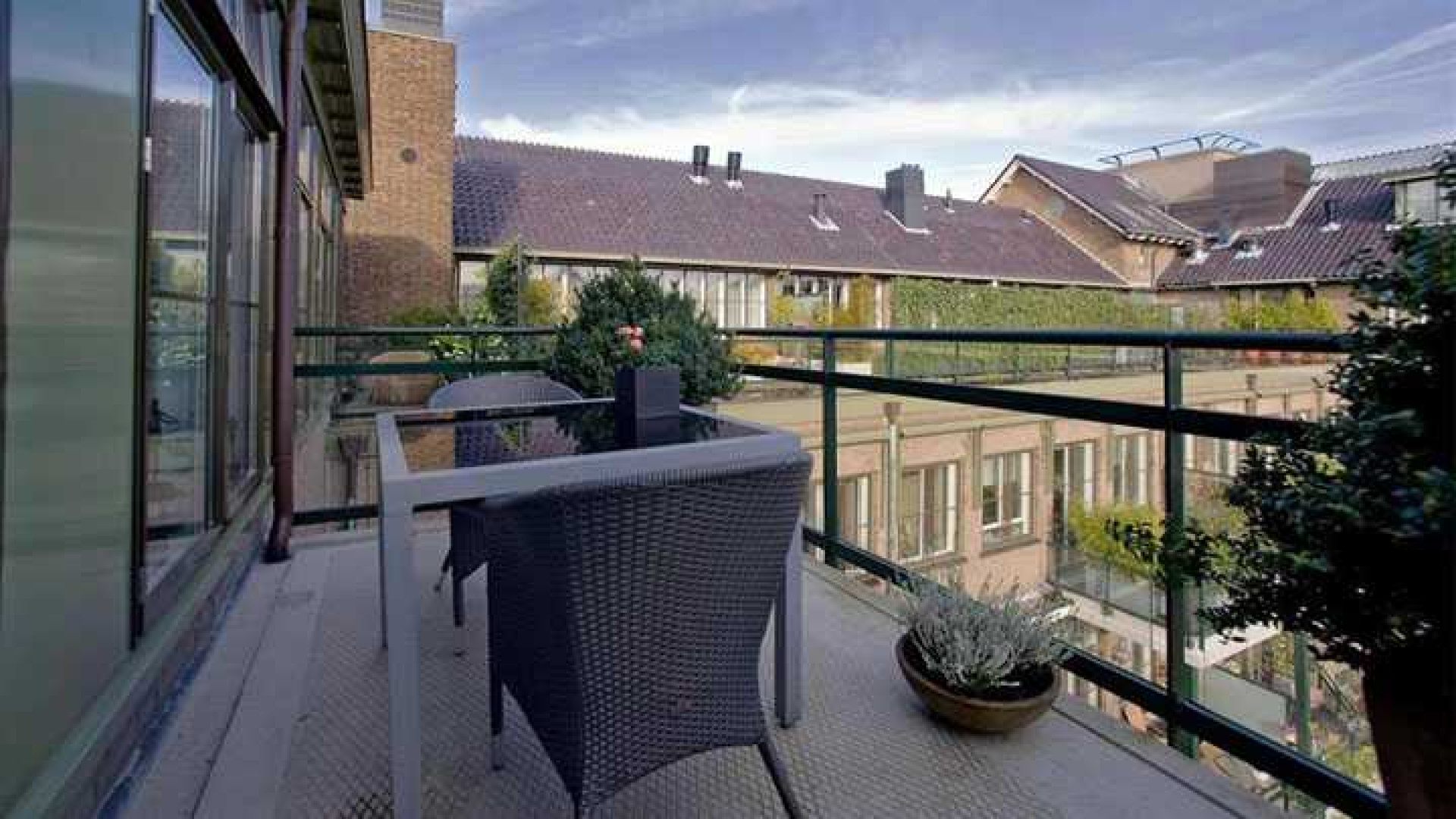 Binnenkijken in appartement met zwembad en sauna van Hans Klok. Zie foto's 8