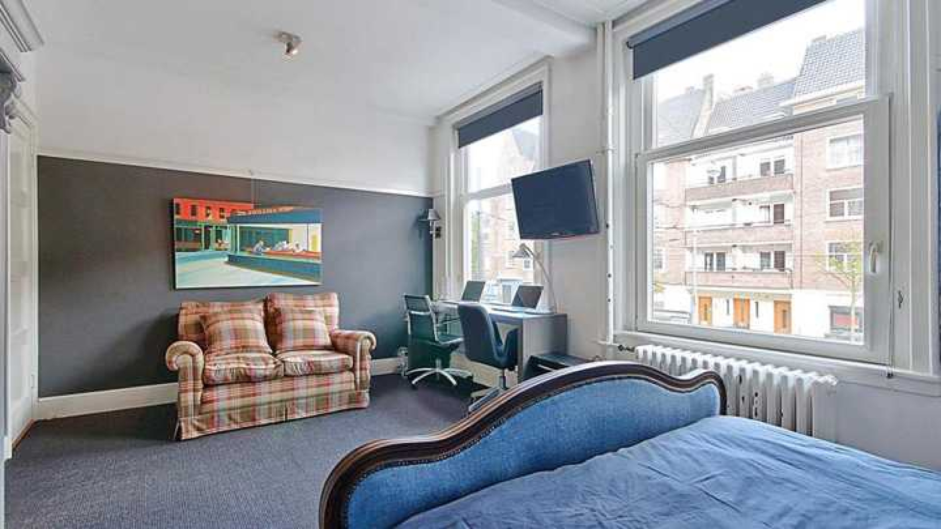 Nada van Nie zet haar luxe appartement in Amsterdam Zuid te koop. Zie foto's