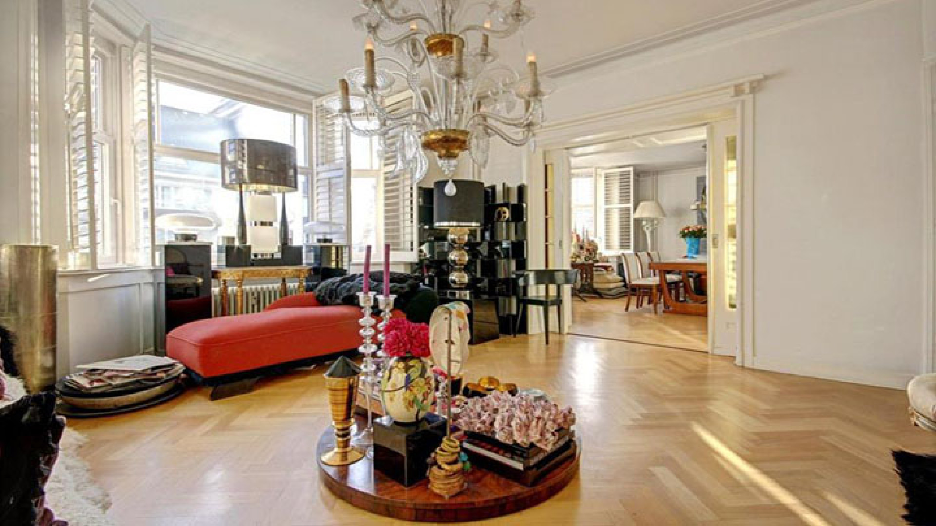Mari van de Ven zet zijn schitterend gerestylde appartement in Amsterdam Zuid te koop. Zie foto's