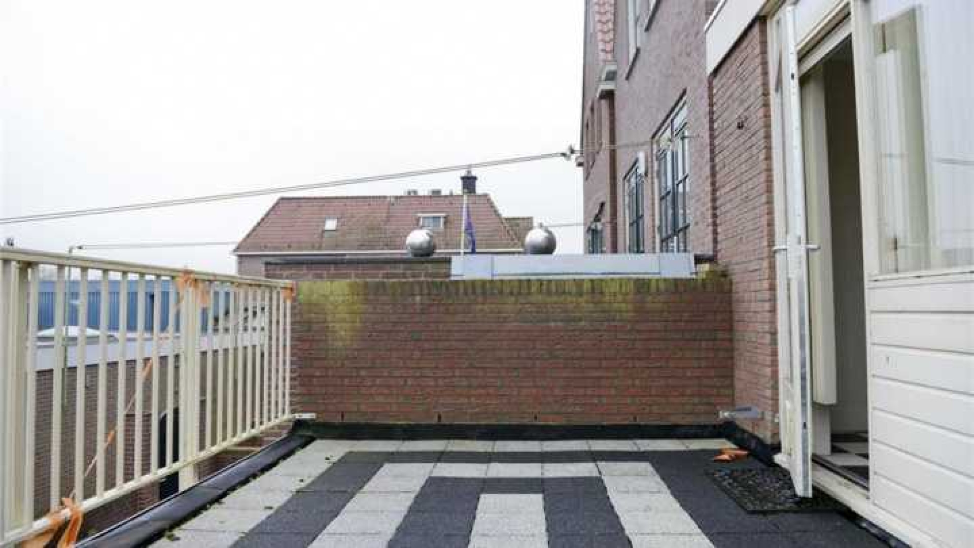 Funderingsprobleem nekt verkoop Volendamse huis van Yolanthe. Zie foto's 21