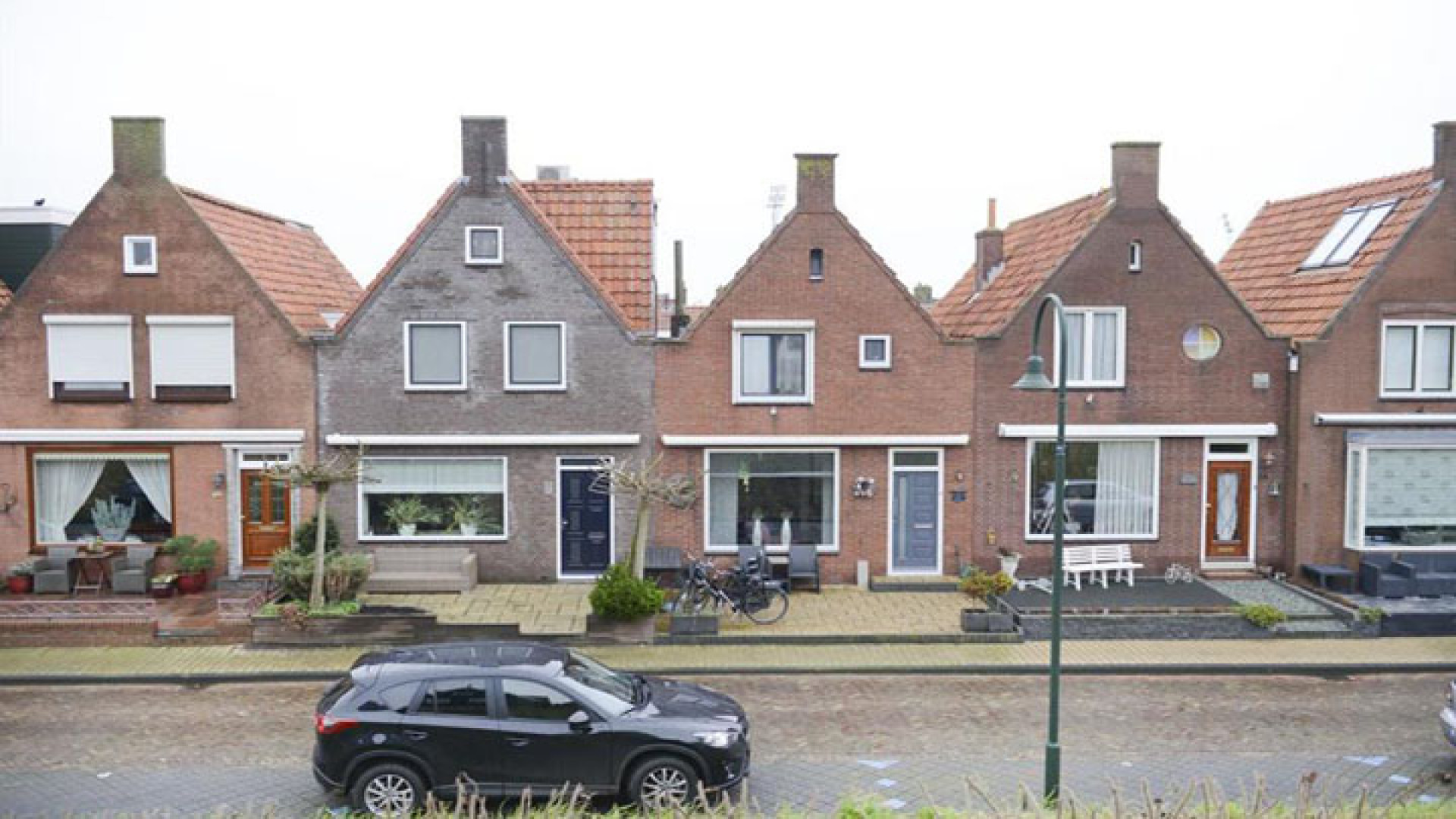 Yolanthe zet gerestylde Volendamse woning met forse korting te koop! Zie foto's