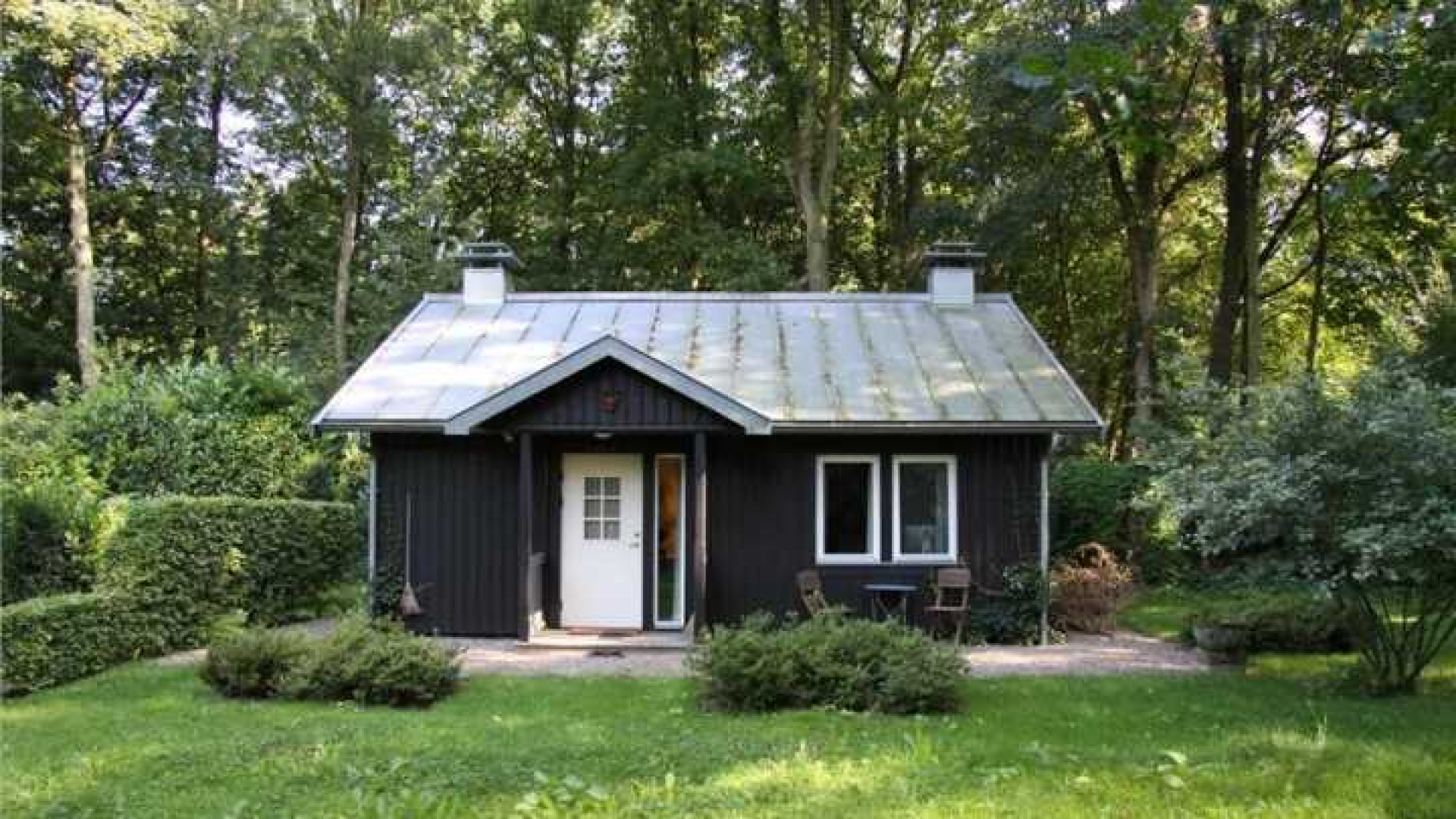 Adriaan van Dis haalt in recordtijd zijn landhuis uit de verkoop. Zie foto's 10