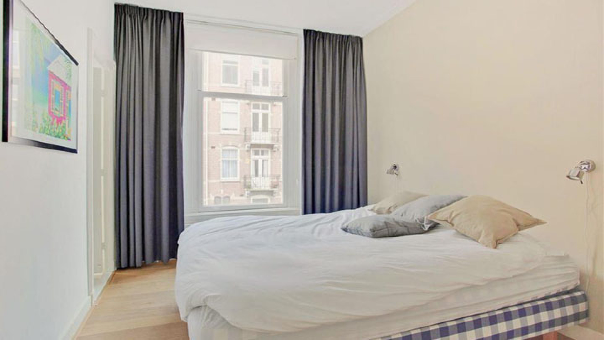 Ewout Genemans zet zijn Amsterdamse appartement te koop. Zie foto's 10